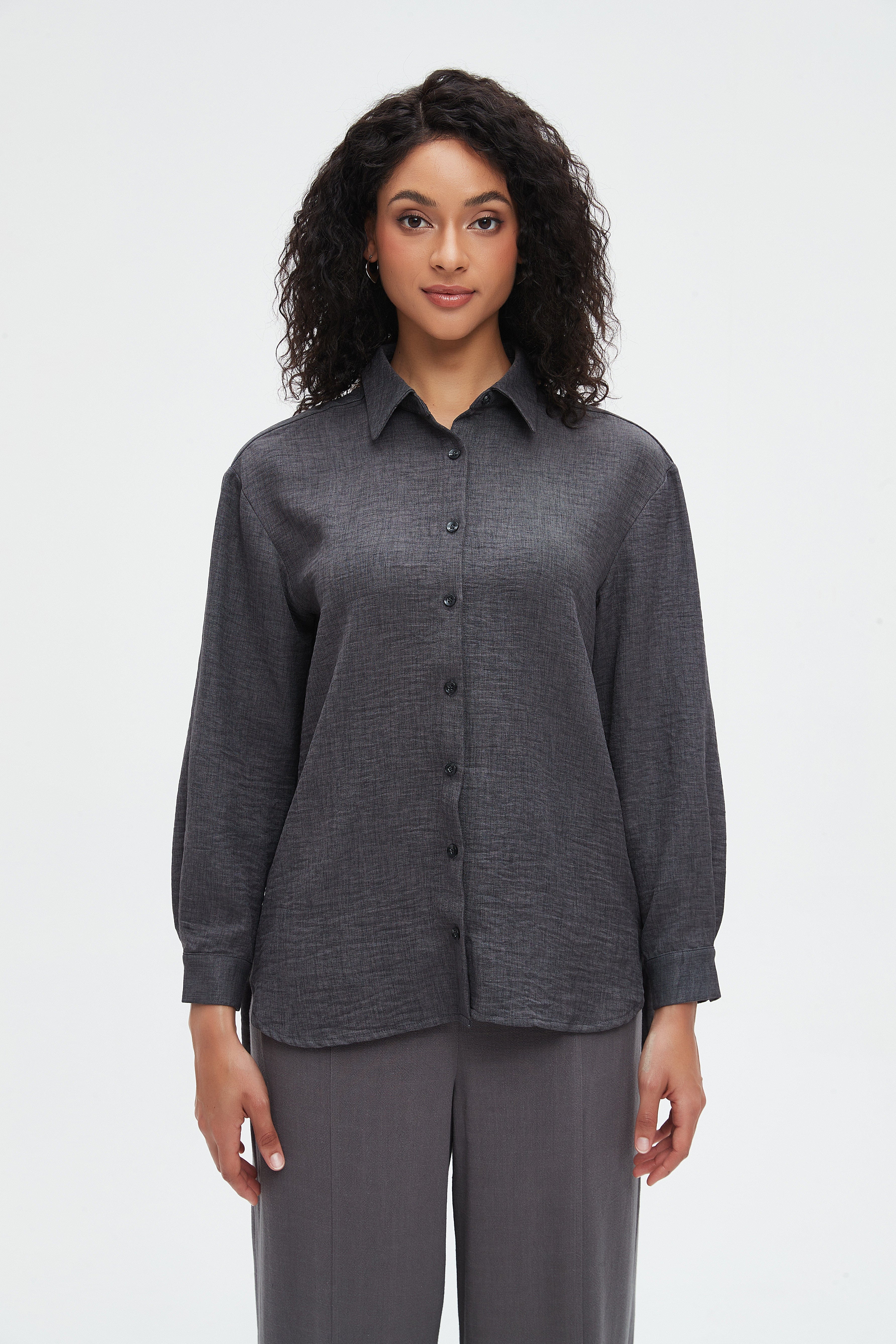 نتشي بلوزة نسائية سادة طويلة بكم طويل وأزرار أمامية