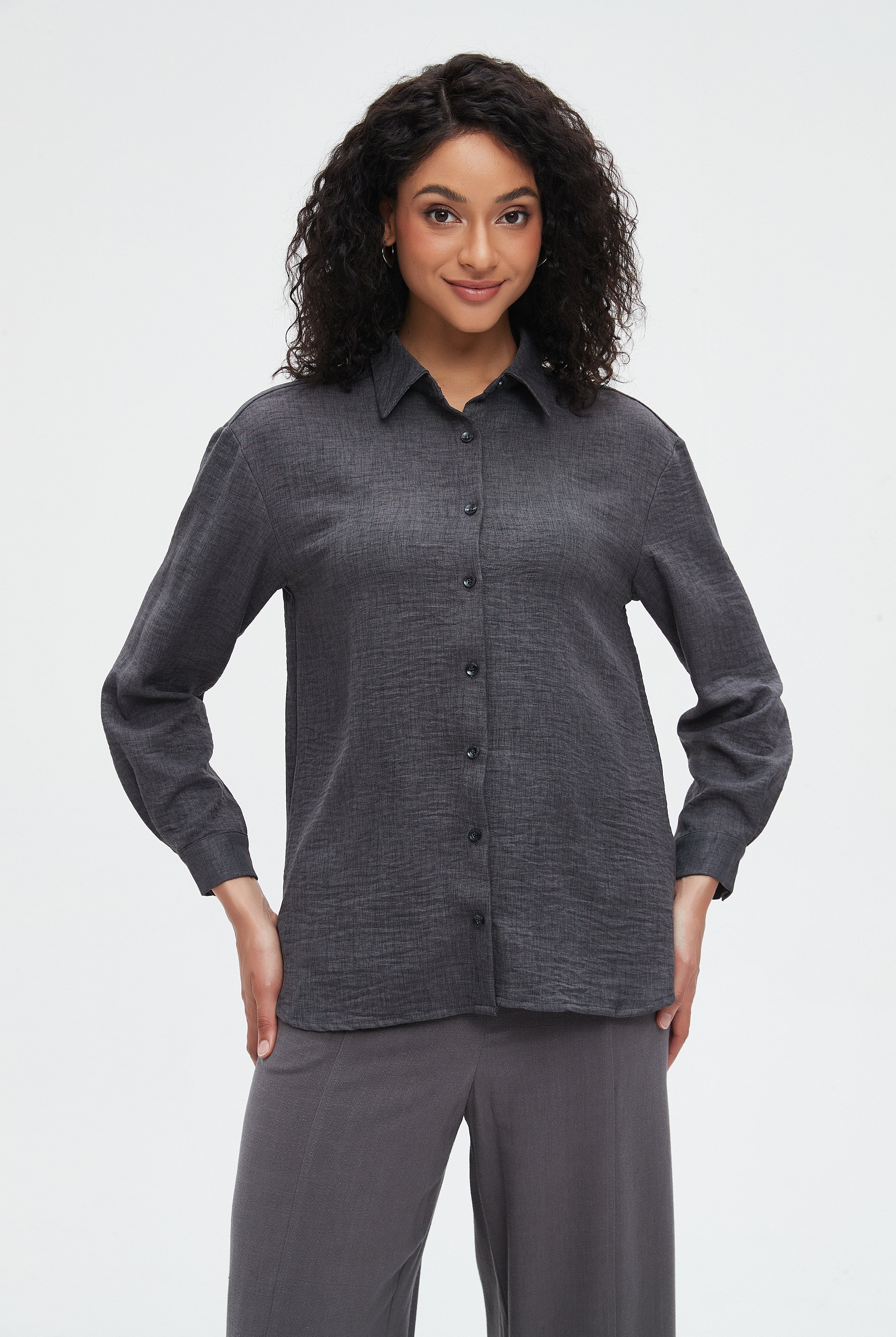 نتشي بلوزة نسائية سادة طويلة بكم طويل وأزرار أمامية