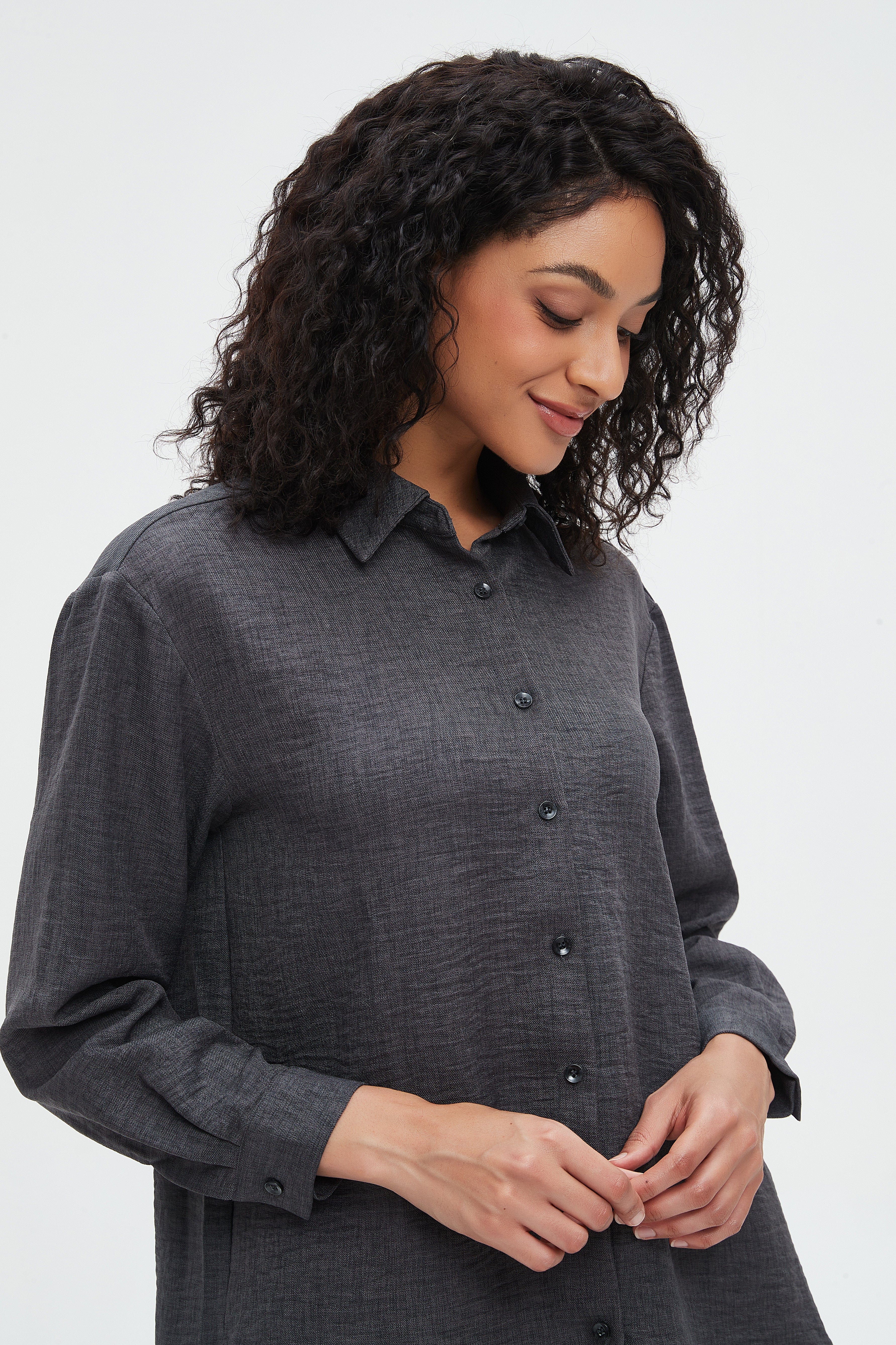 ميكا بلوزة نسائية طويلة سادة بأكمام طويلة ورباط على العنق