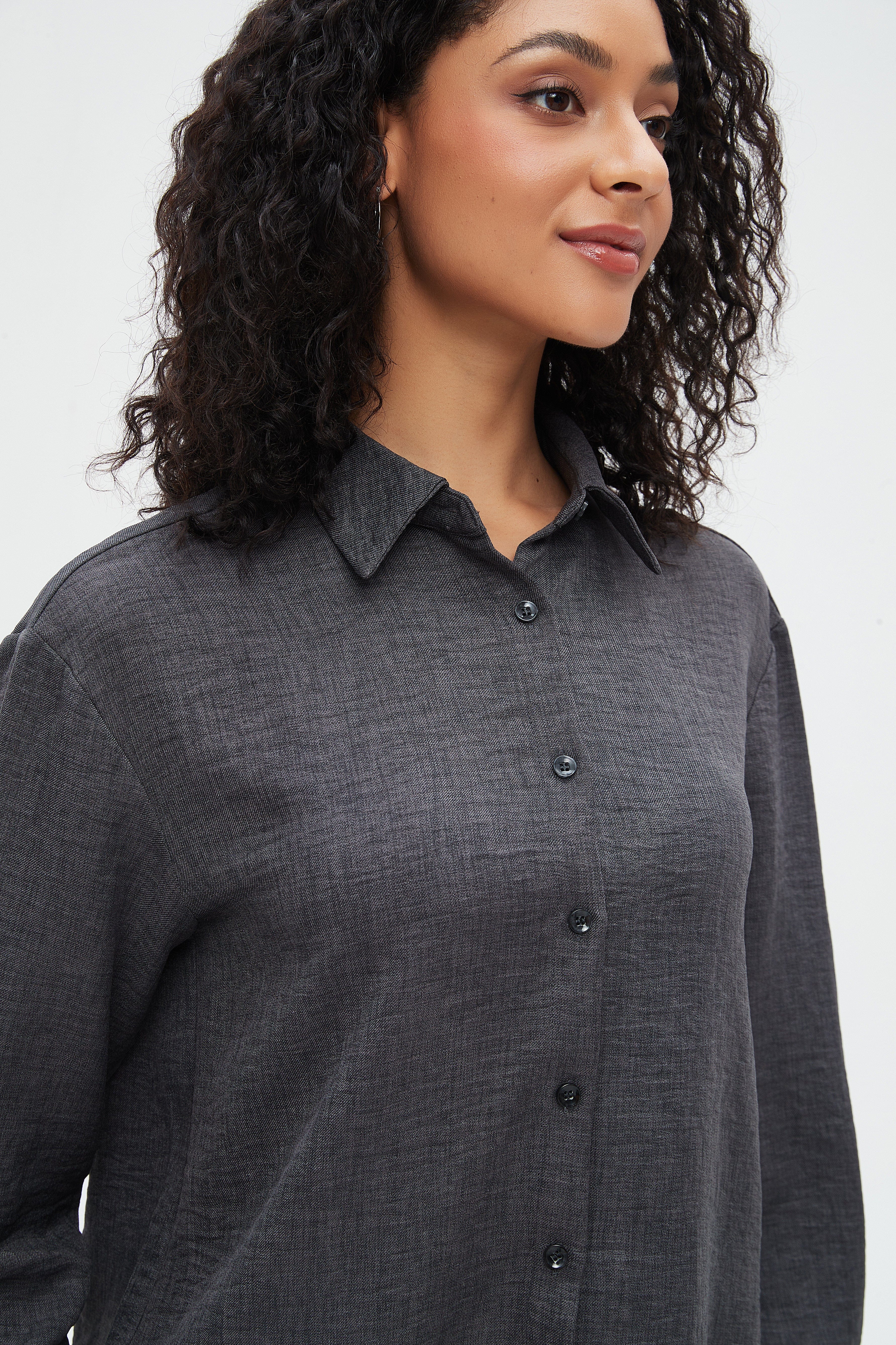 ميكا بلوزة نسائية طويلة سادة بأكمام طويلة ورباط على العنق