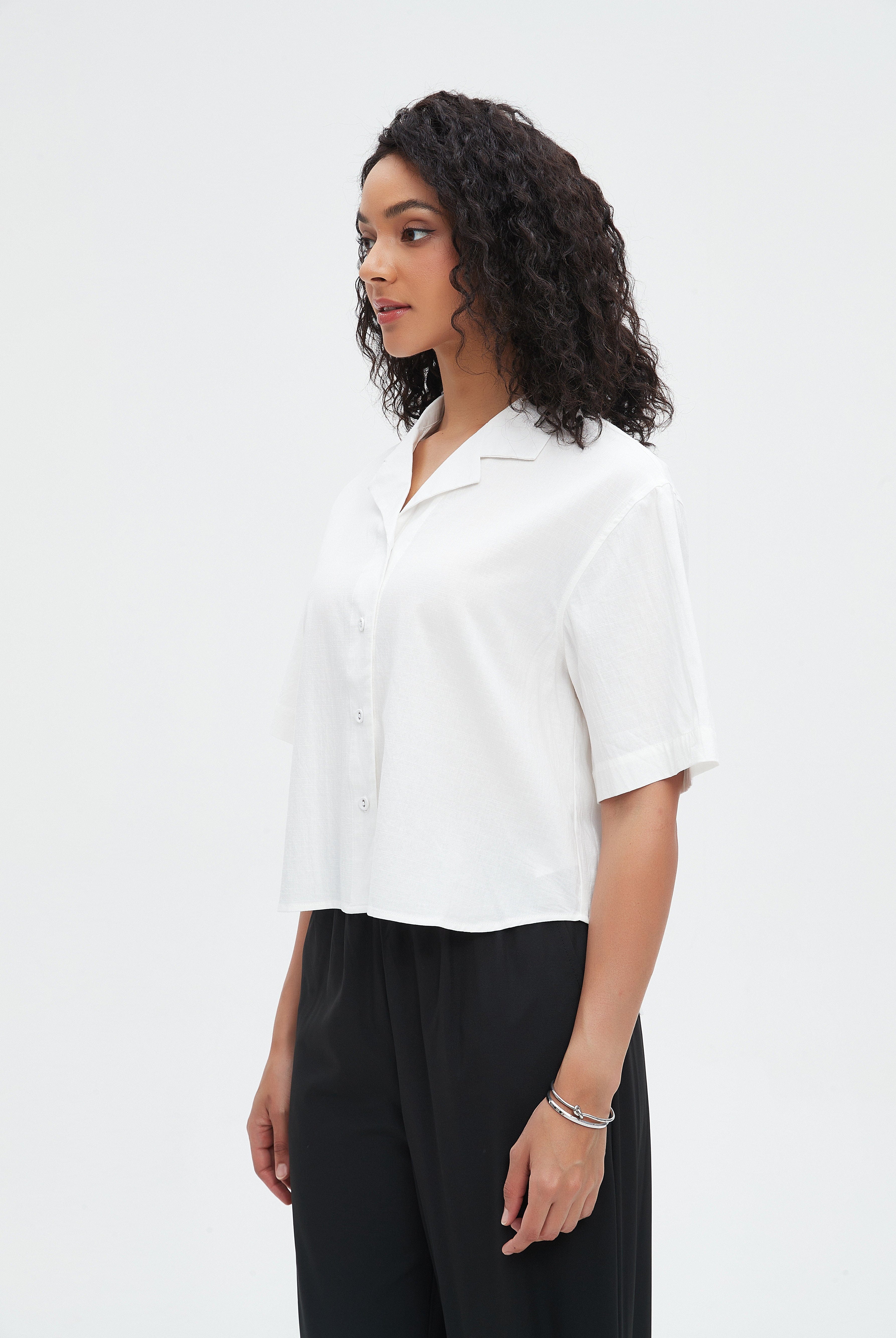 نتشي قميص سادة قصير بأزرار أمامية أكمام قصيرة