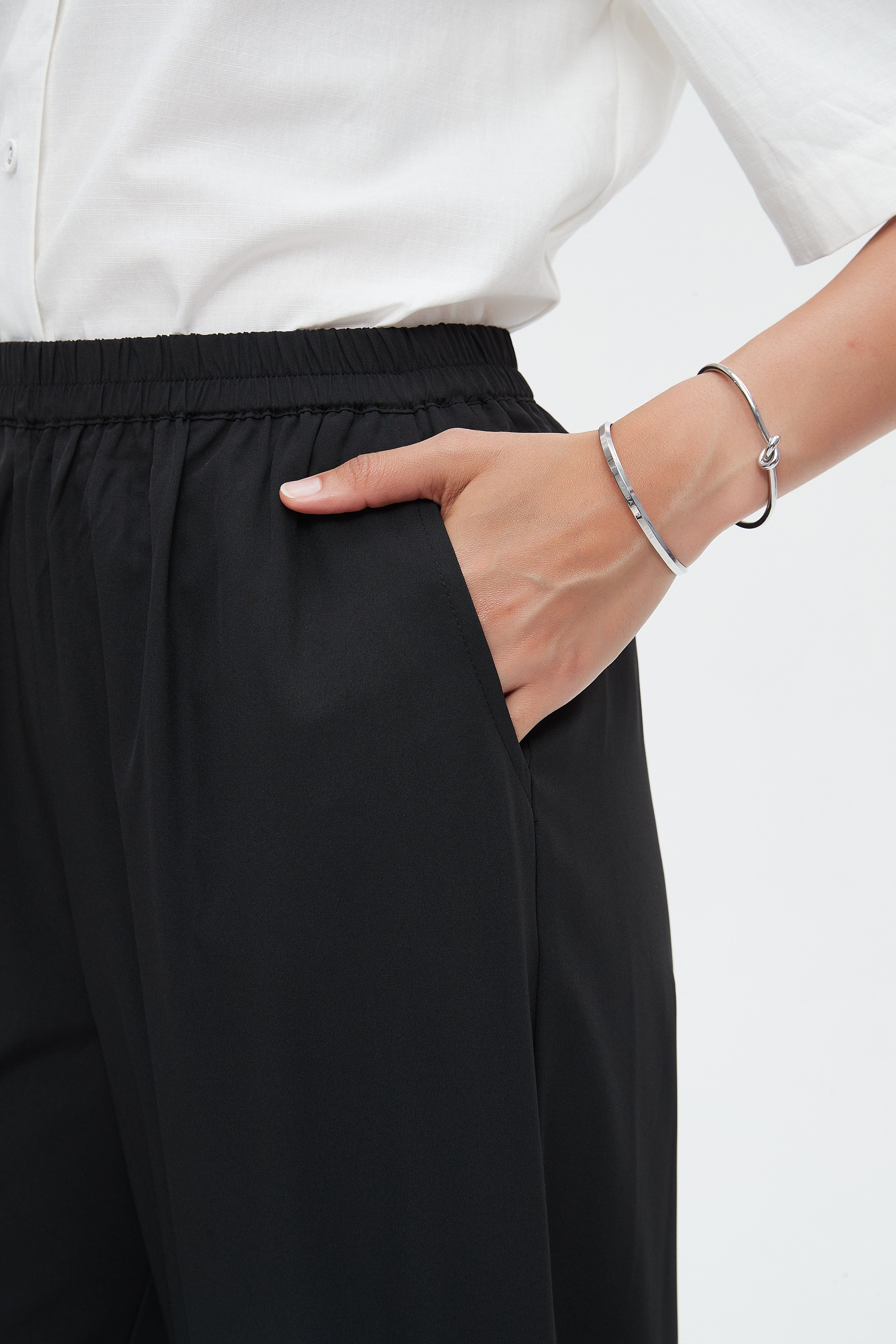 ูุชุดู ุจูุทููู ุทููู ูุงุณุน ู
ู ุงูุงุณูู