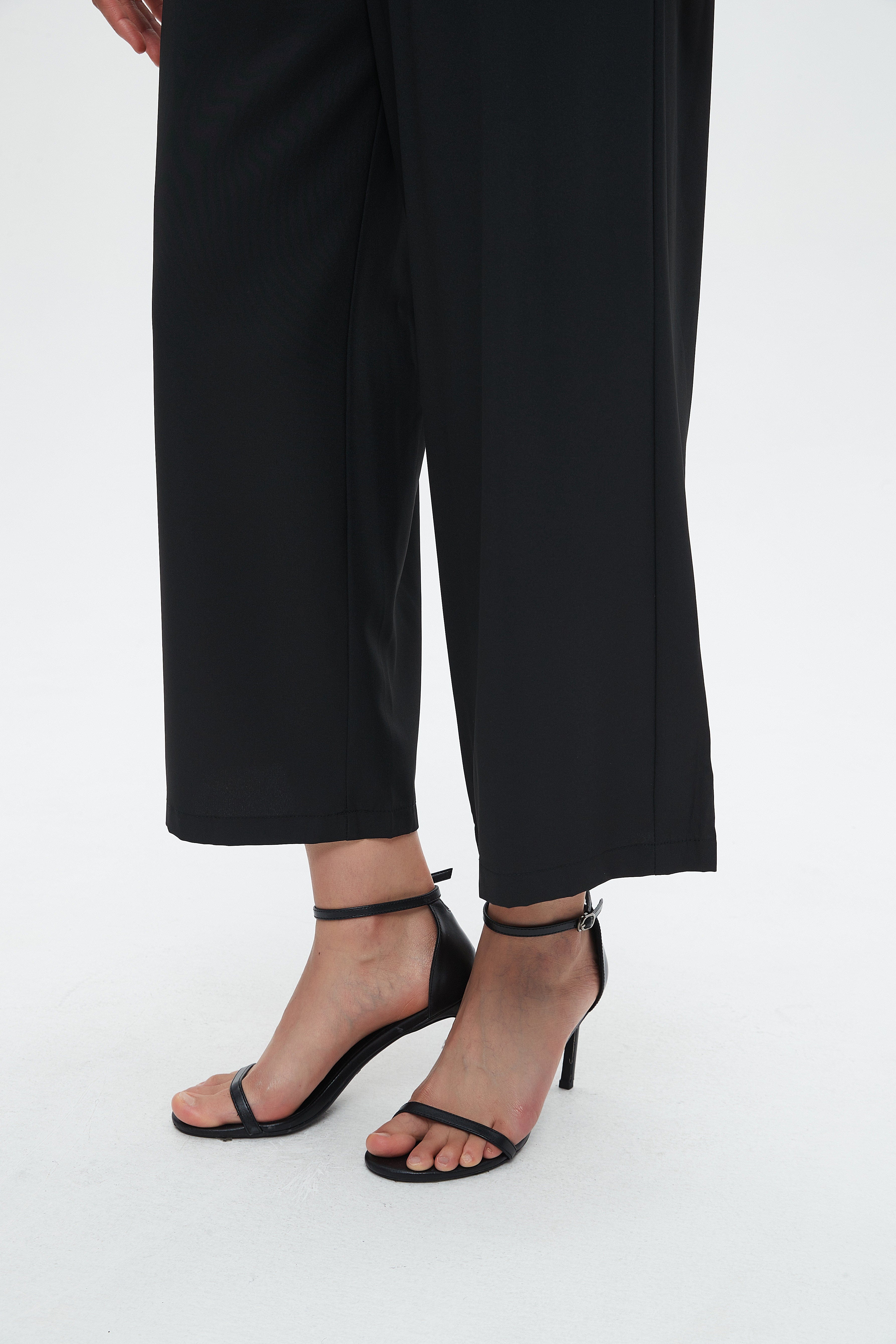 ูุชุดู ุจูุทููู ุทููู ูุงุณุน ู
ู ุงูุงุณูู