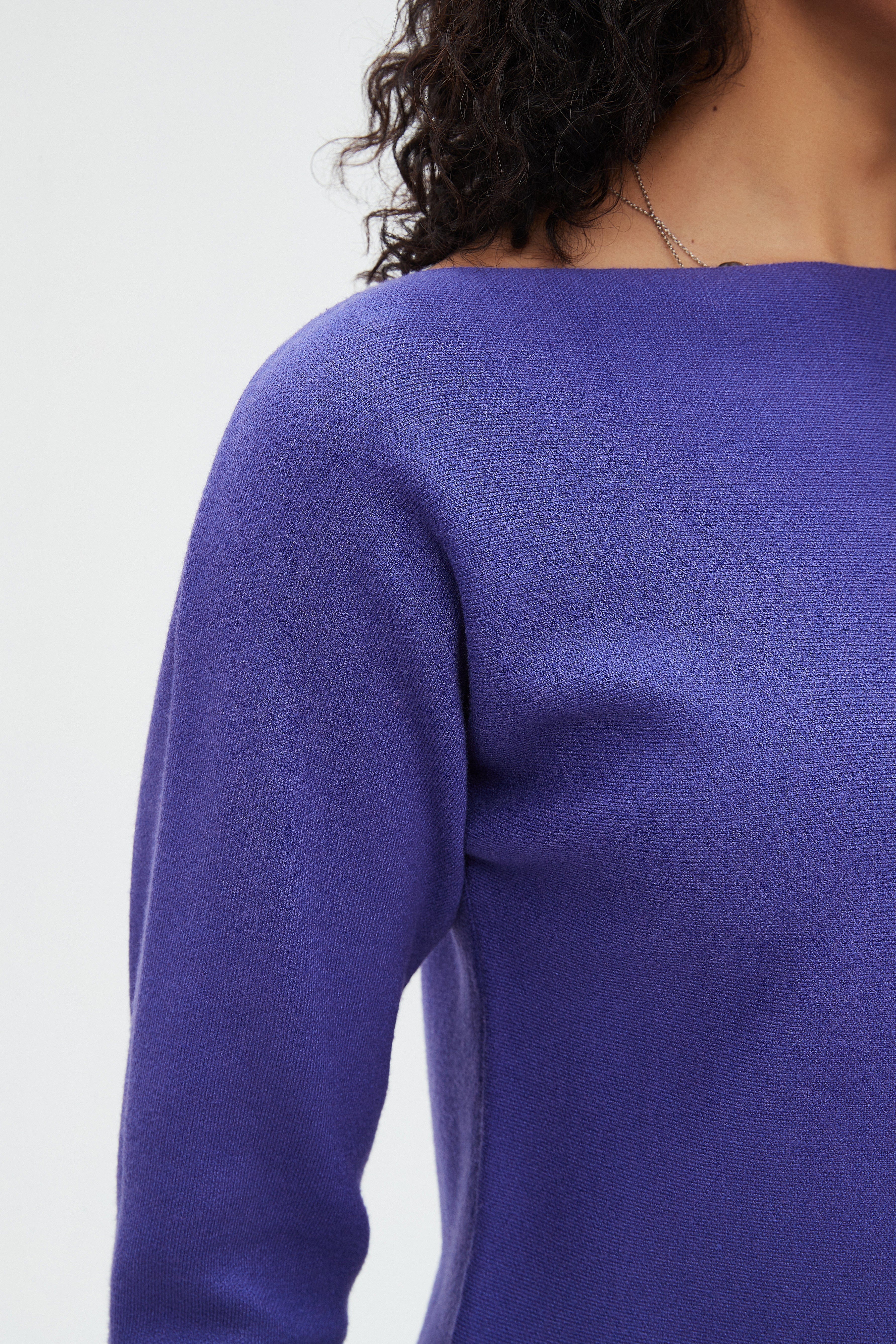 نتشي بلوزة نسائية سادة بأكمام طويلة