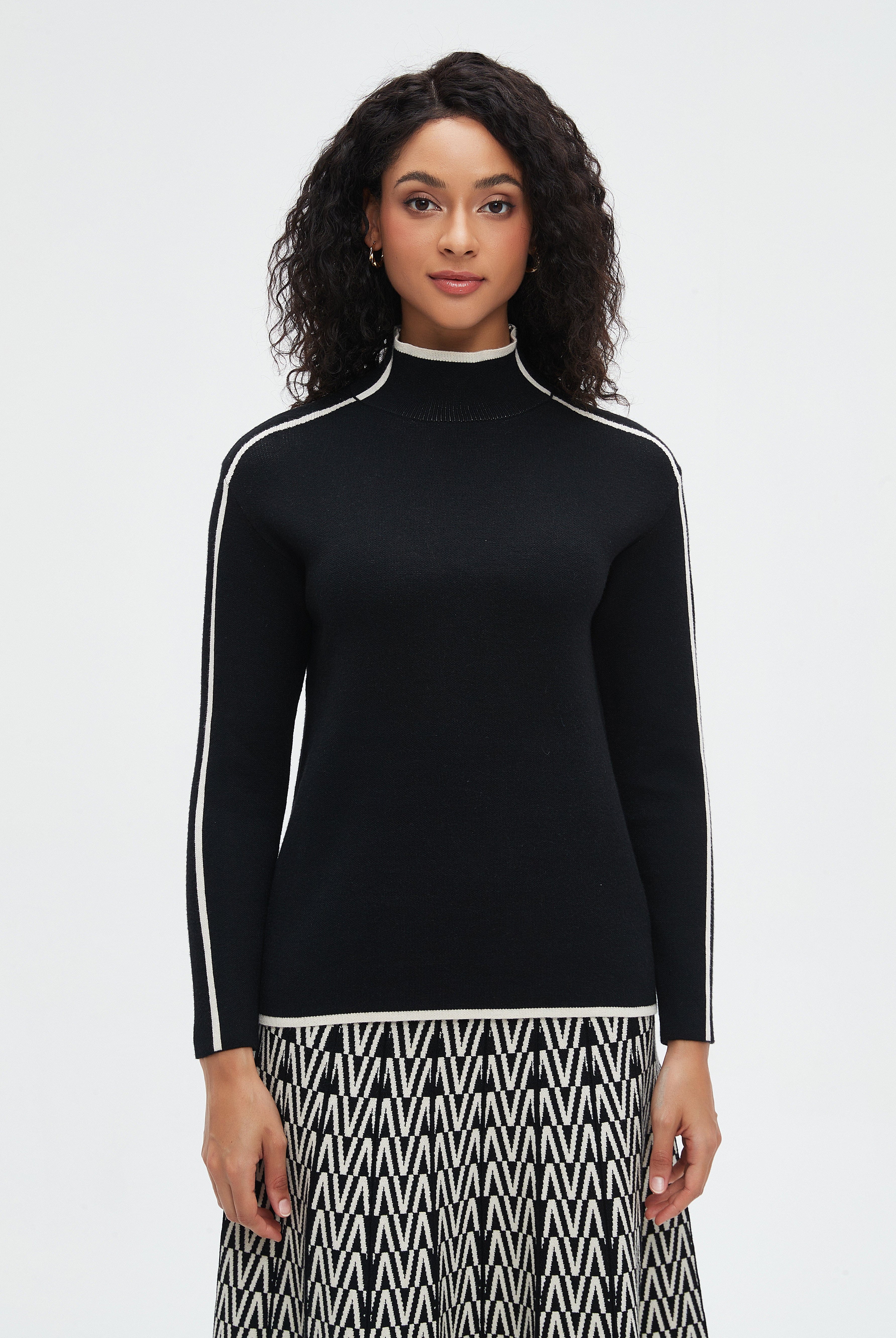 نتشي بلوزة نسائية كم طويل ورقبه عاليه بخط عالكم