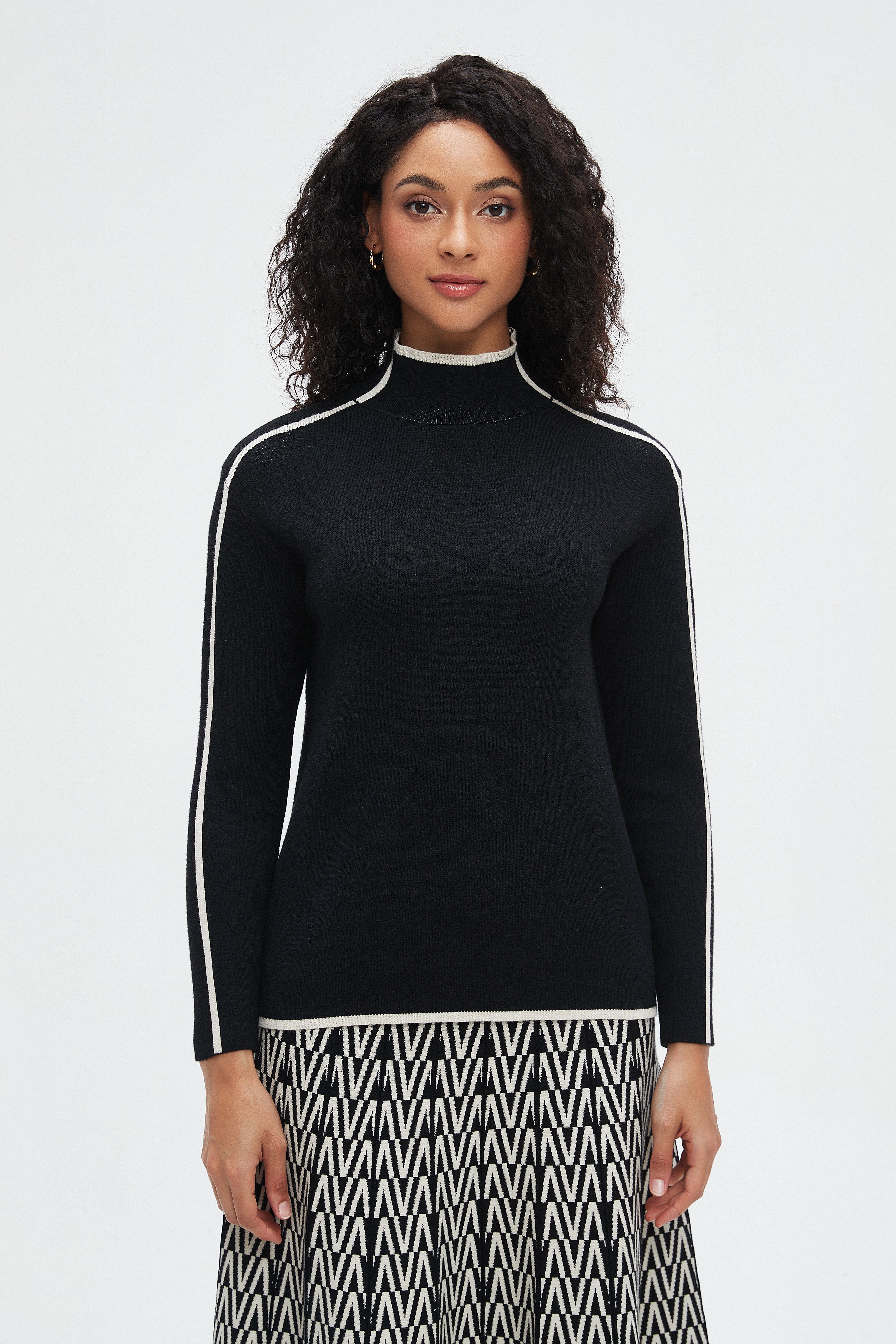 نتشي بلوزة نسائية كم طويل ورقبه عاليه بخط عالكم