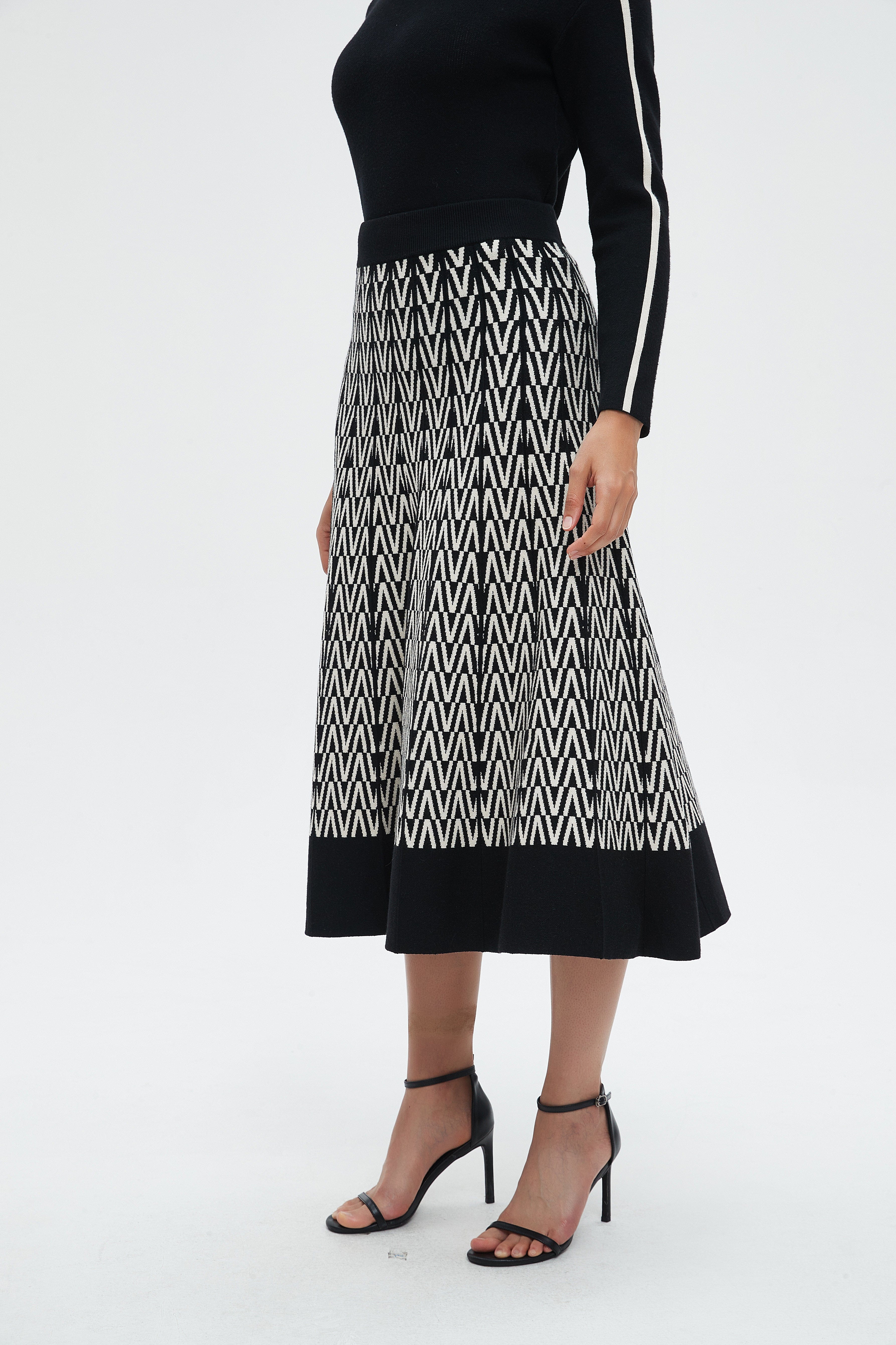 نتشي تنورة نسائية ميدي واسعه منقوشة