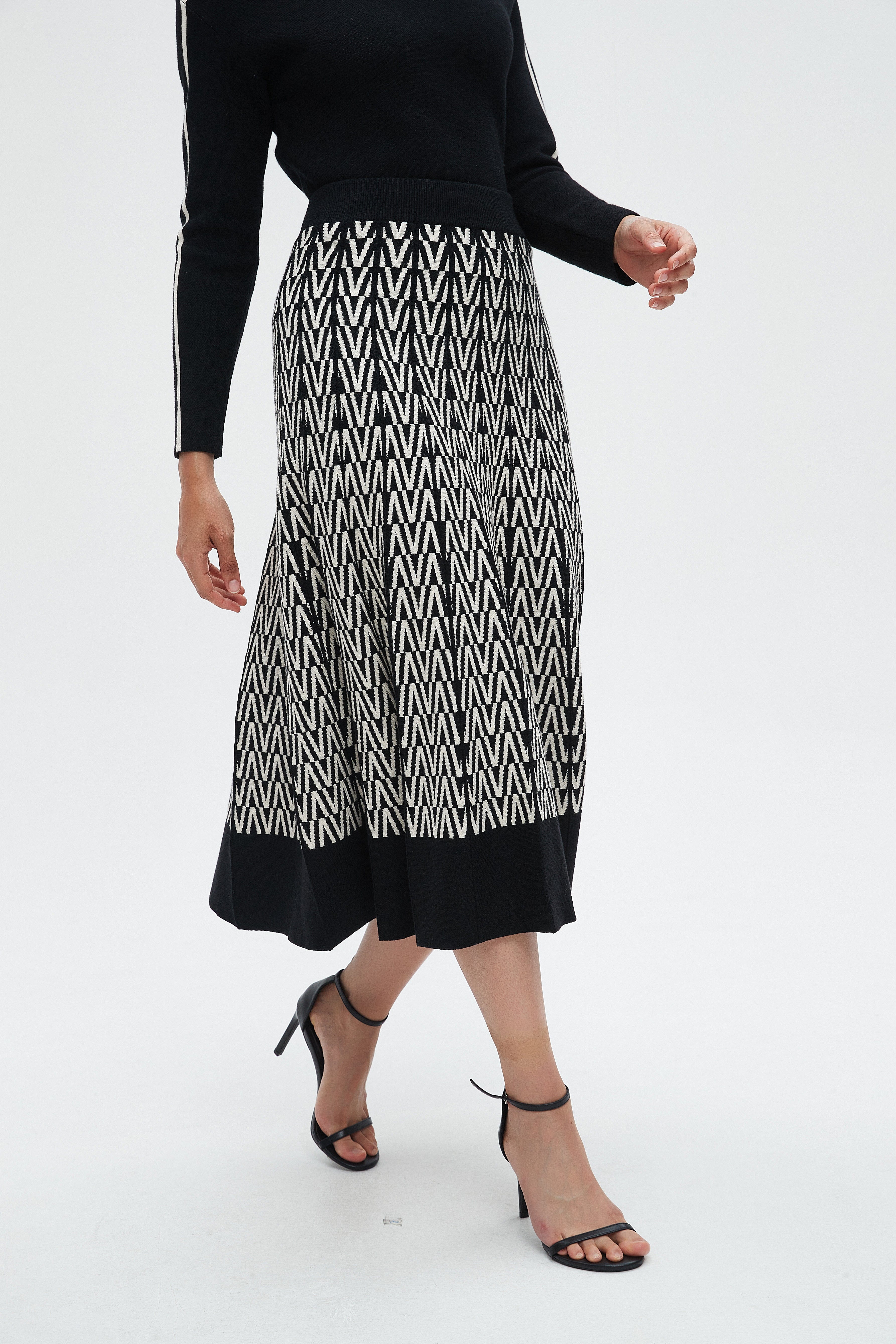 نتشي تنورة نسائية ميدي واسعه منقوشة