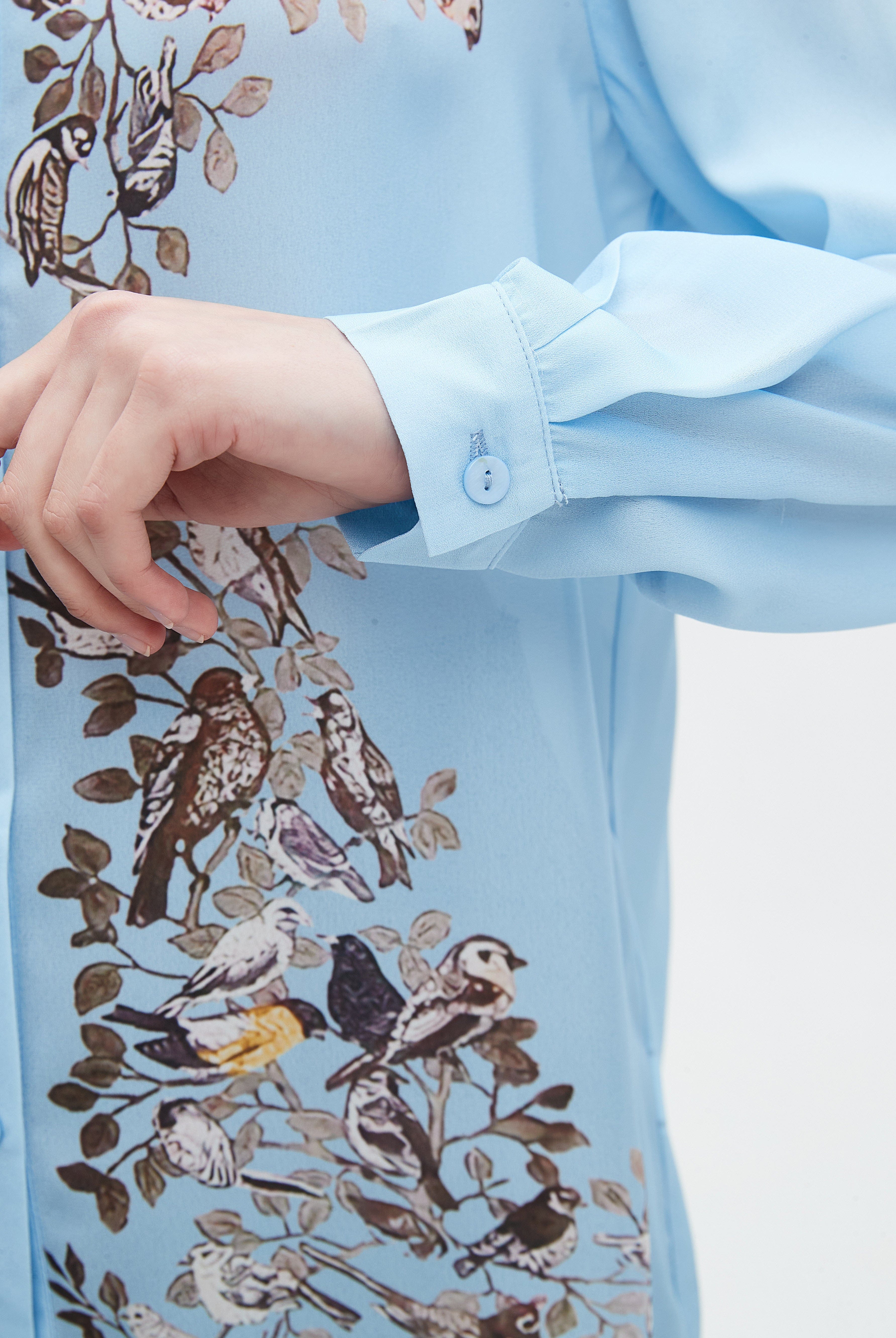 نتشي بلوزة بكم نسائي بازرار وطبعة الوان