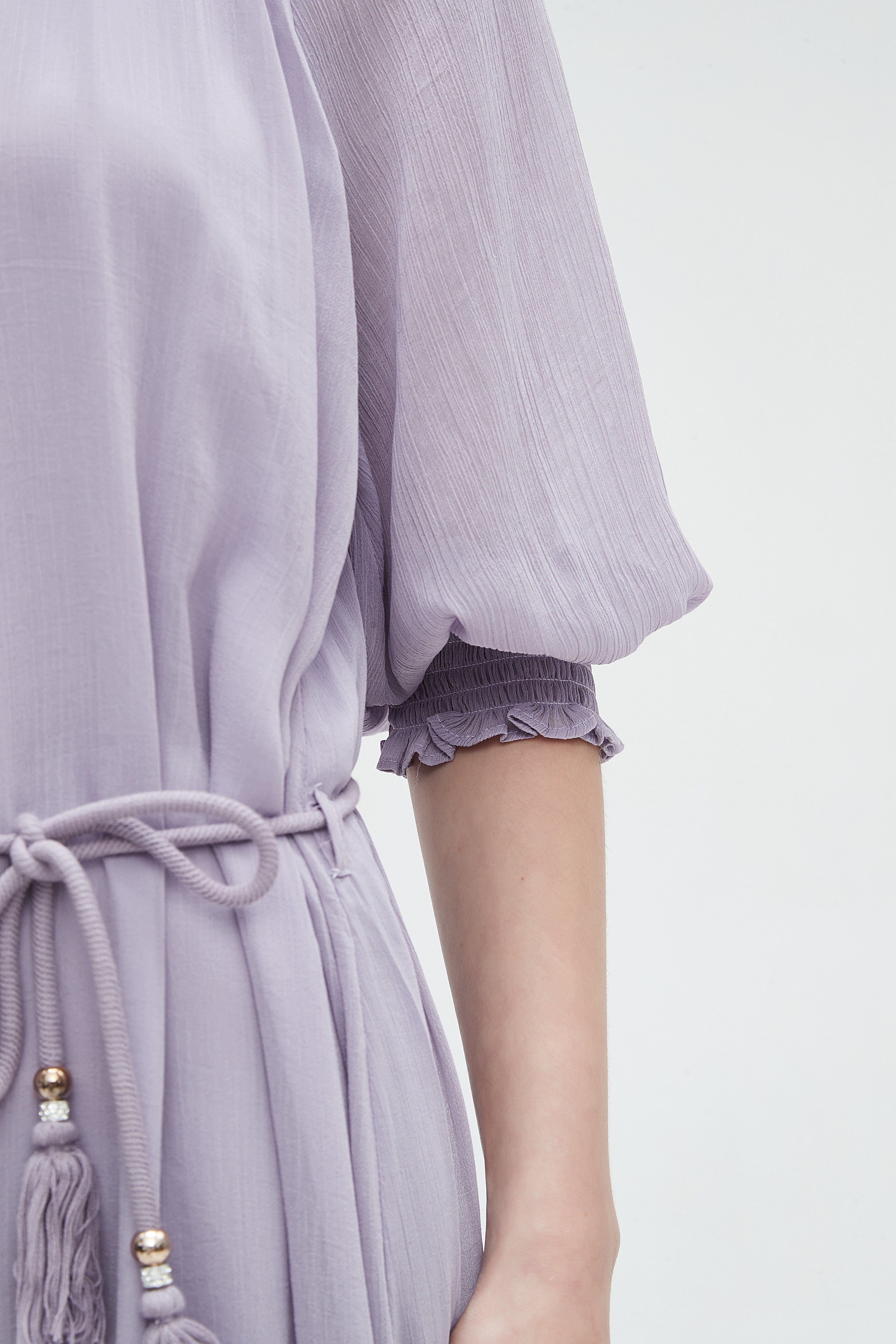 نتشي فستان ميدي 3/4 كم برباط عالخصر