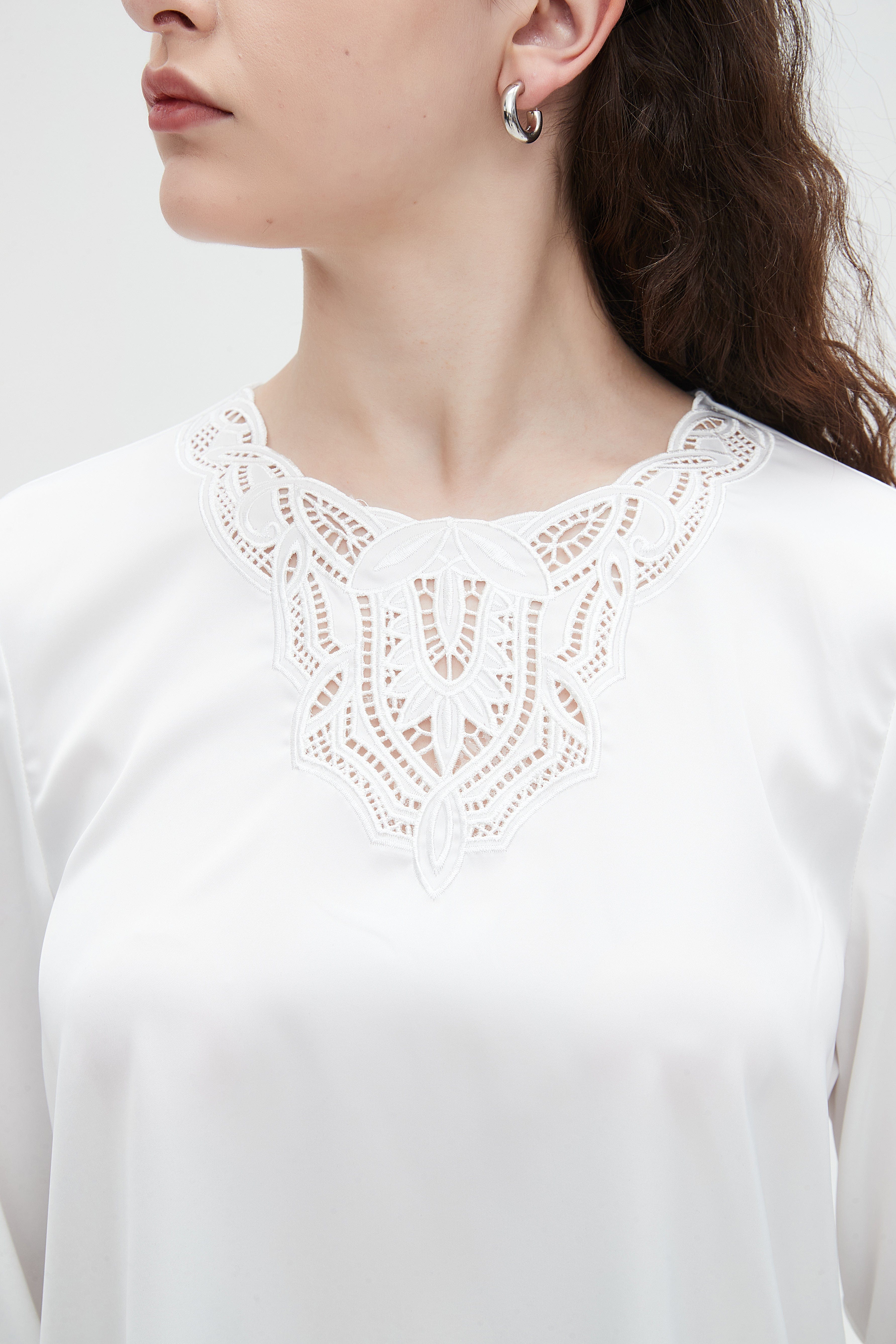 ูุชุดู ุจููุฒุฉ ูุณุงุฆู ุจูู
ุทููู ูููุดู ุนูู ุงูุตุฏุฑ