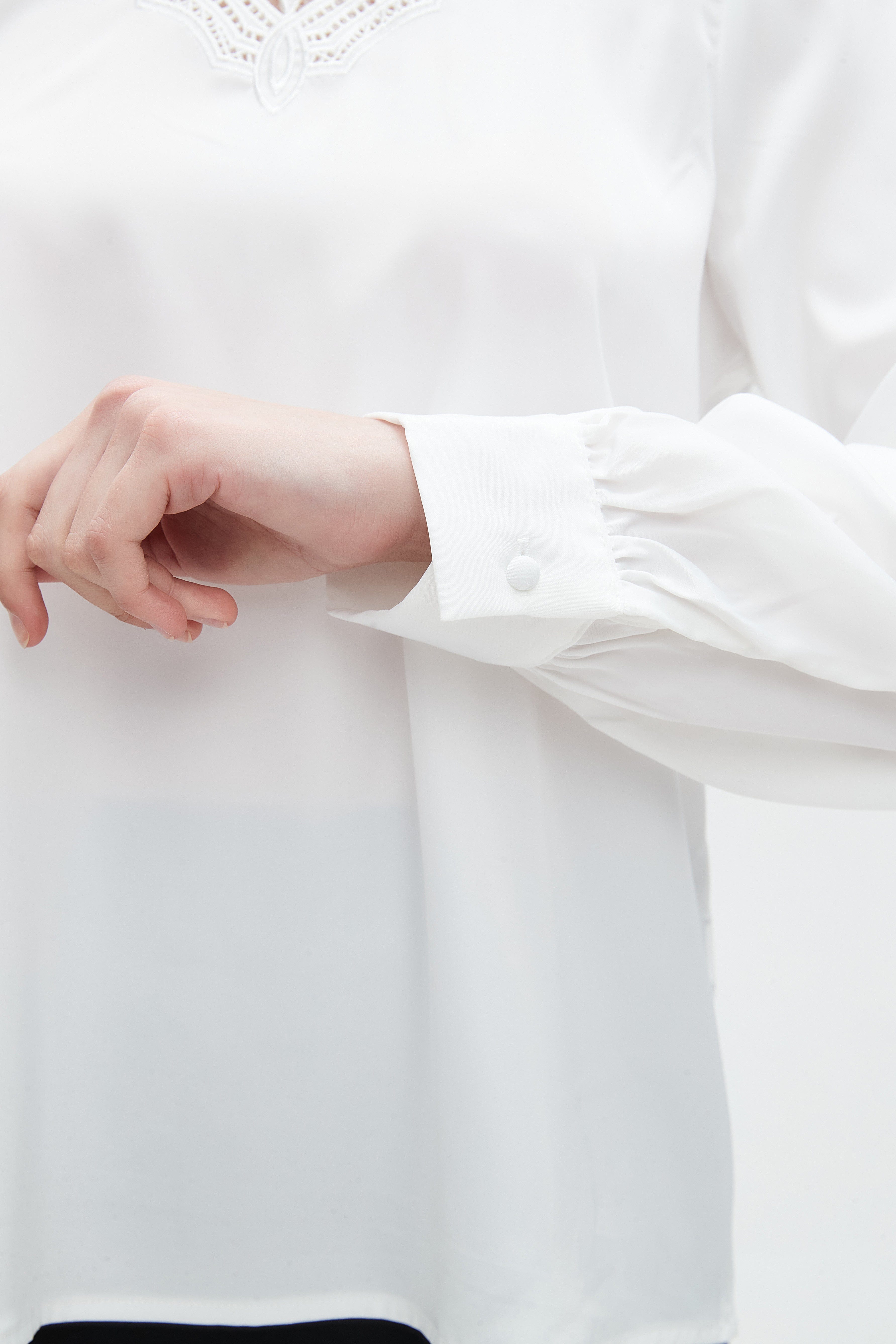 ูุชุดู ุจููุฒุฉ ูุณุงุฆู ุจูู
ุทููู ูููุดู ุนูู ุงูุตุฏุฑ