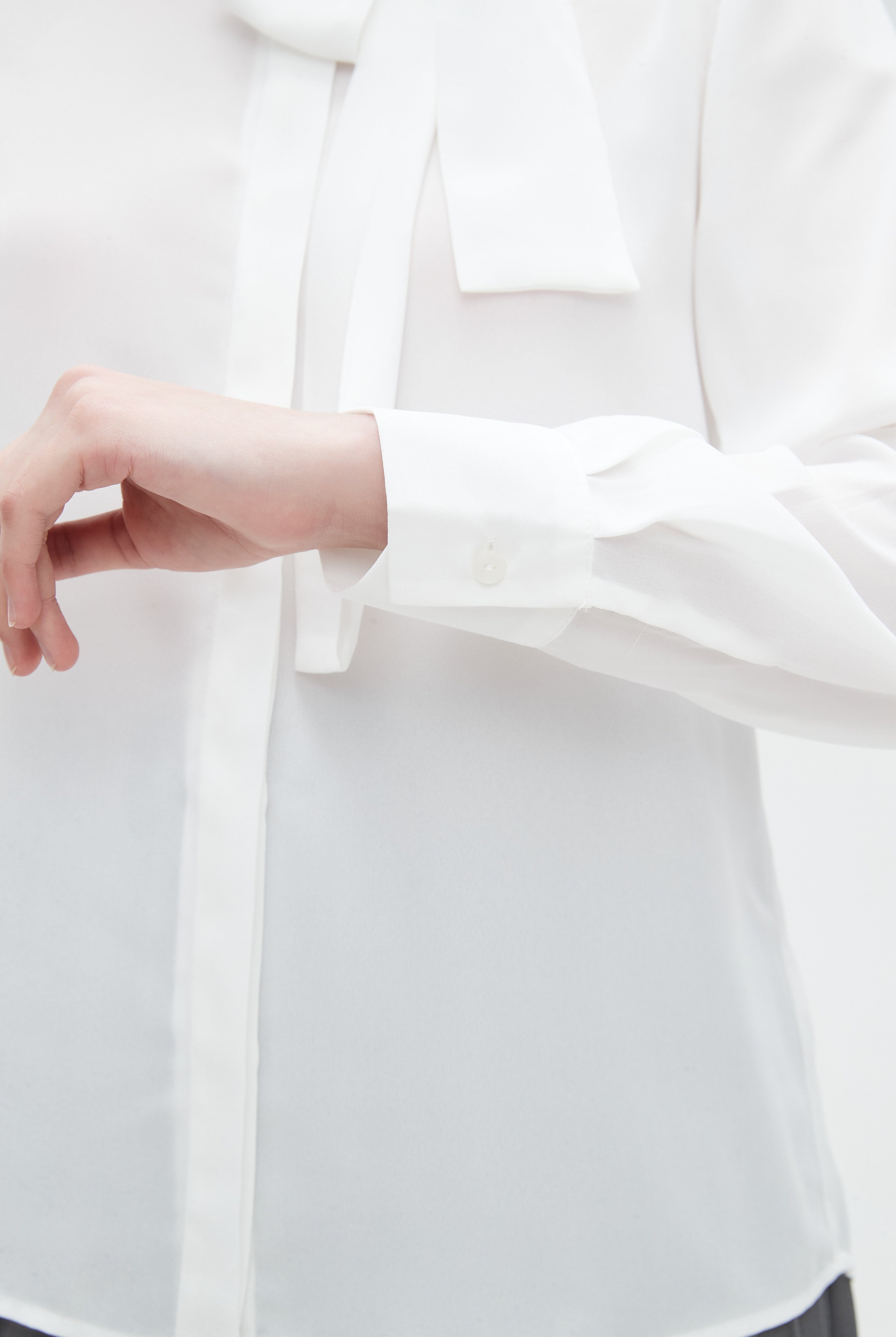 نتشي بلوزة نسائي كم طويل ساده وفيونكه عالرقبه