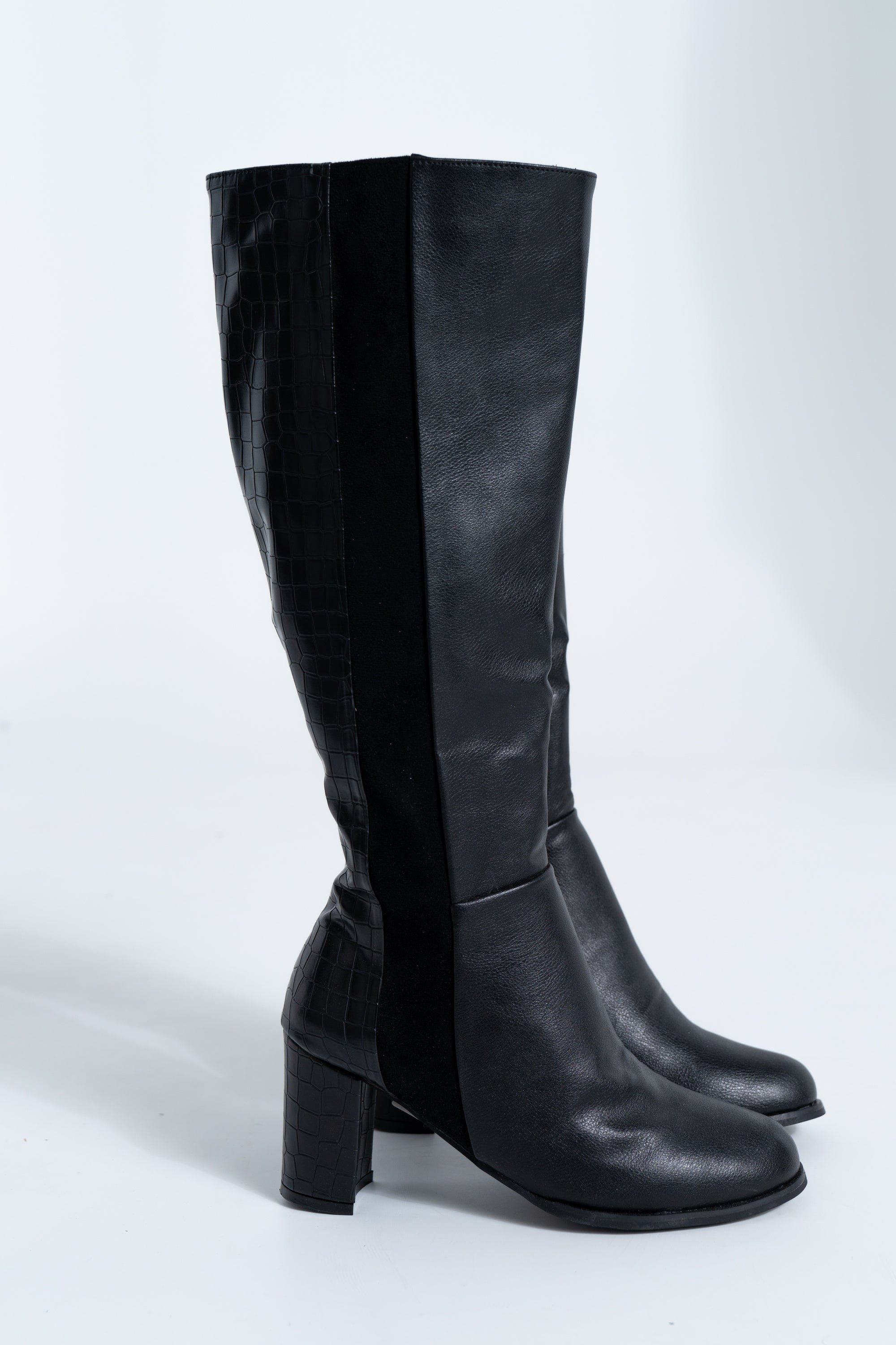 داليدرس بوت طويل بكعب مرتفع أسود