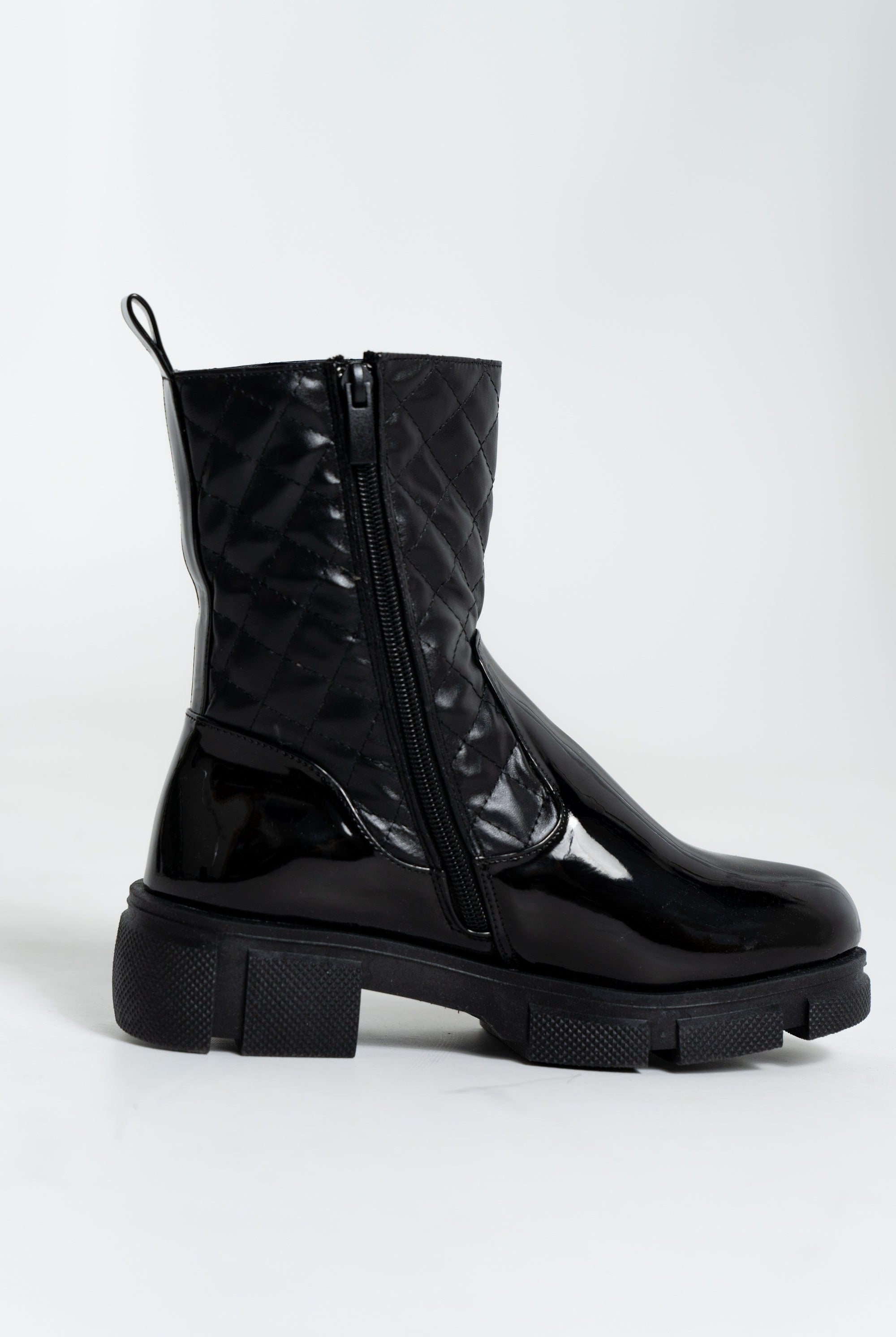 داليدرس حذاء مرتفع سادة برقبة وسحاب نسائي أسود