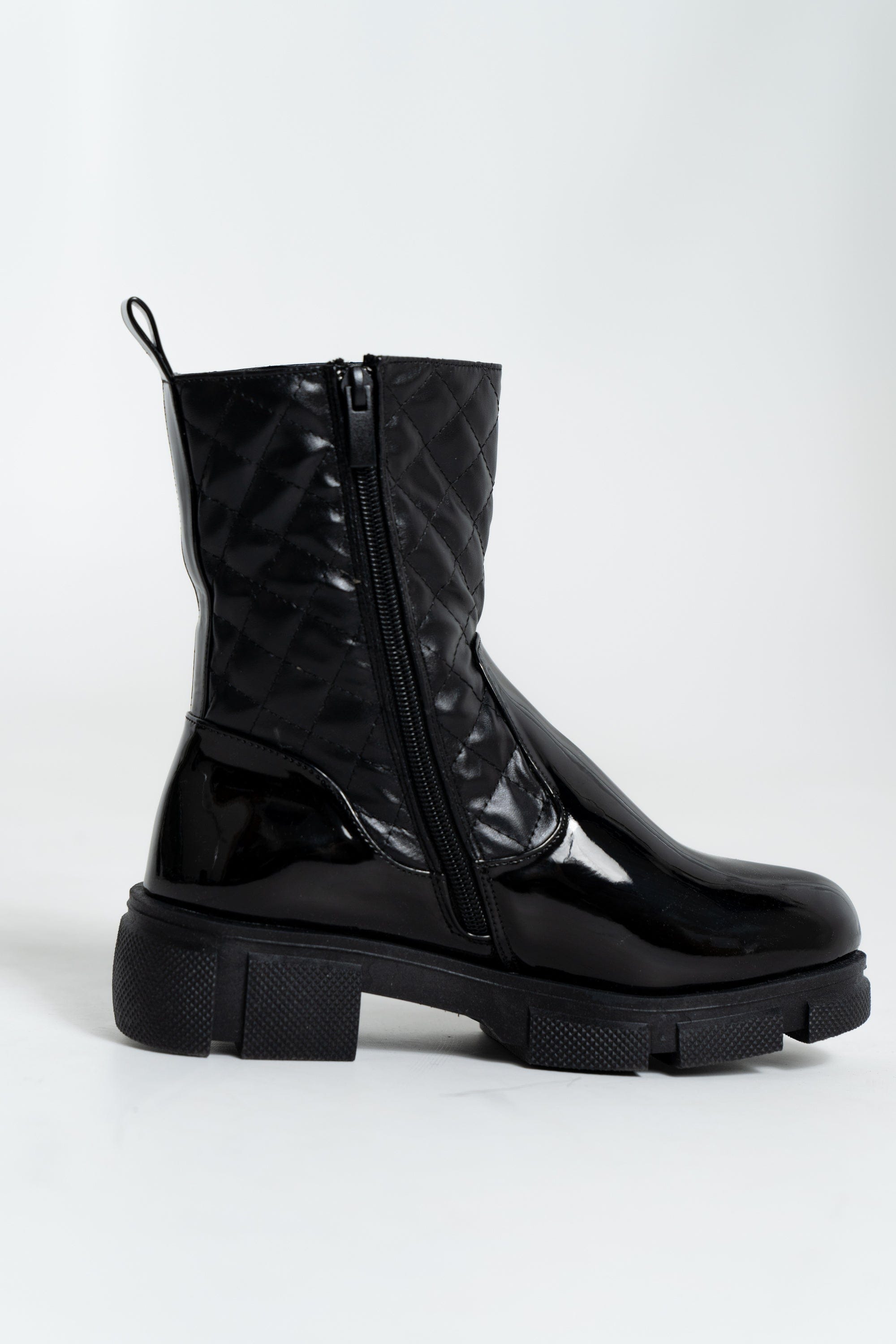 داليدرس حذاء مرتفع سادة برقبة وسحاب نسائي أسود