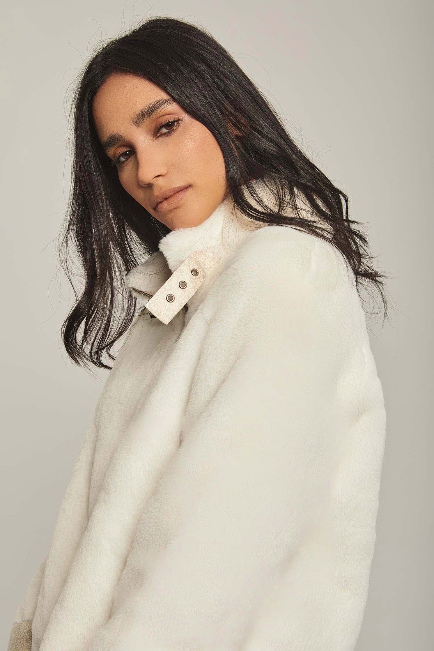 داليدرس جاكيت فرو قصير كم طويل نسائي أوف وايت