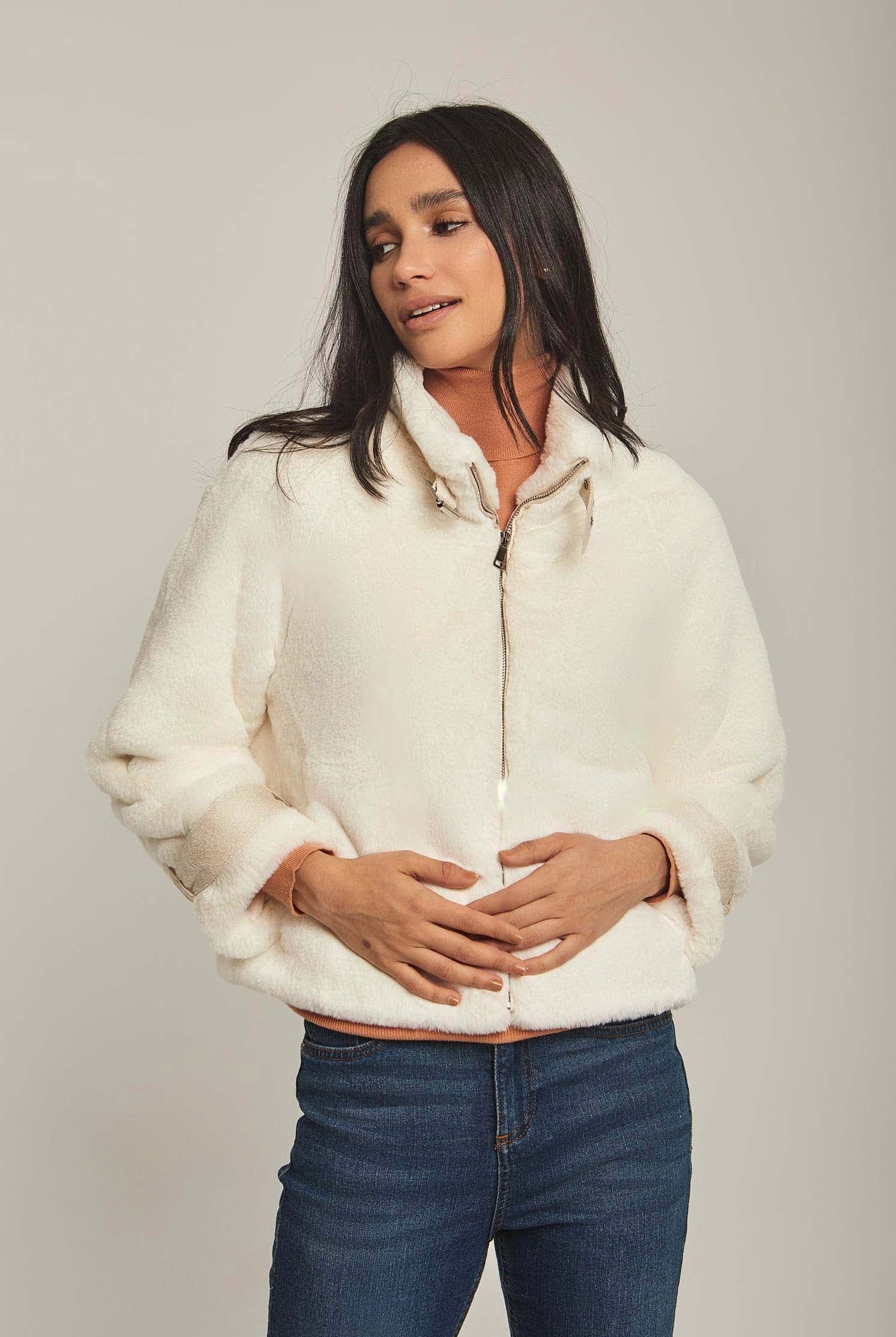 داليدرس جاكيت فرو قصير كم طويل نسائي أوف وايت