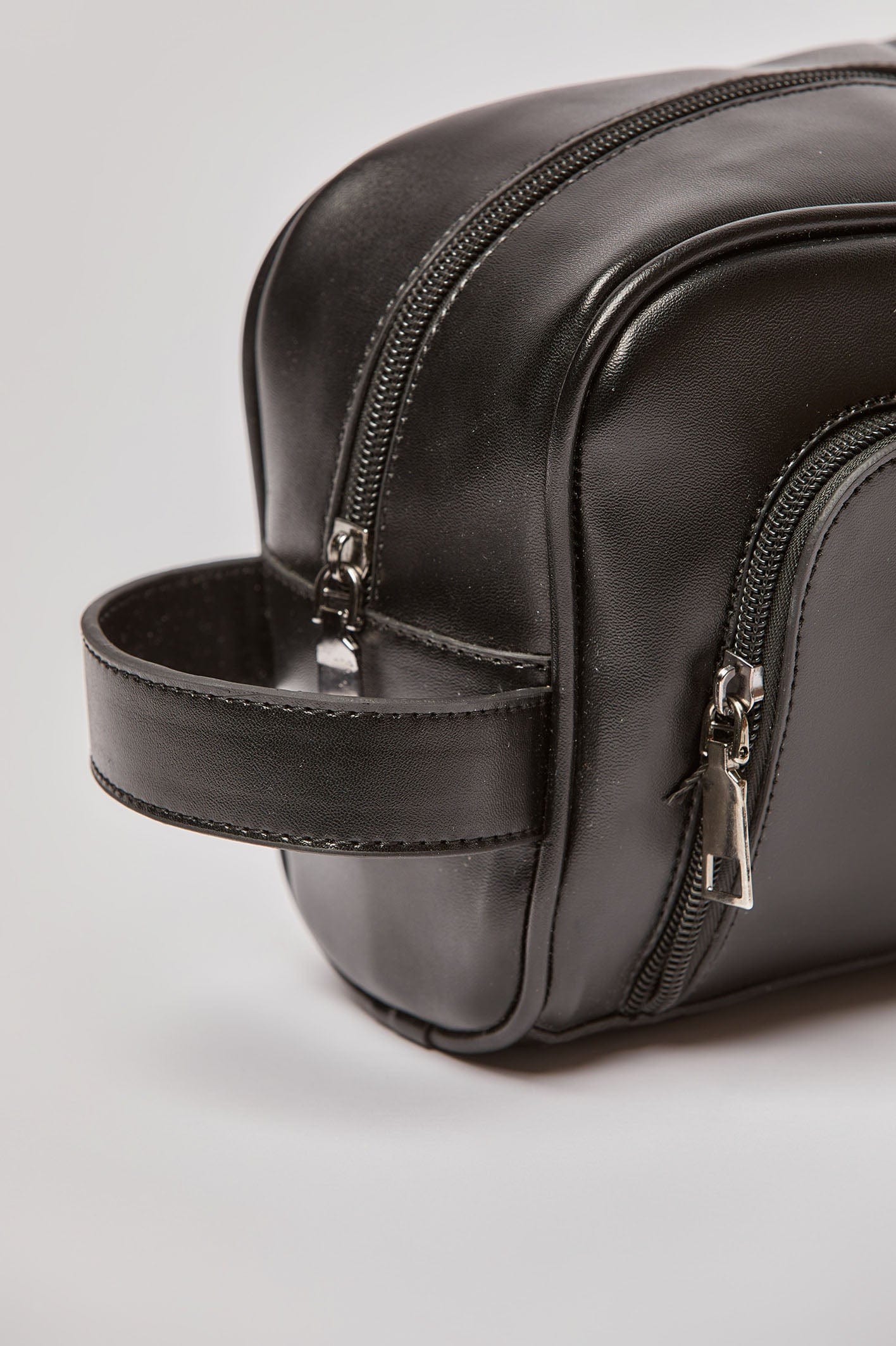 داليدرس حقيبة يد صغيرة سادة رجالي أسود