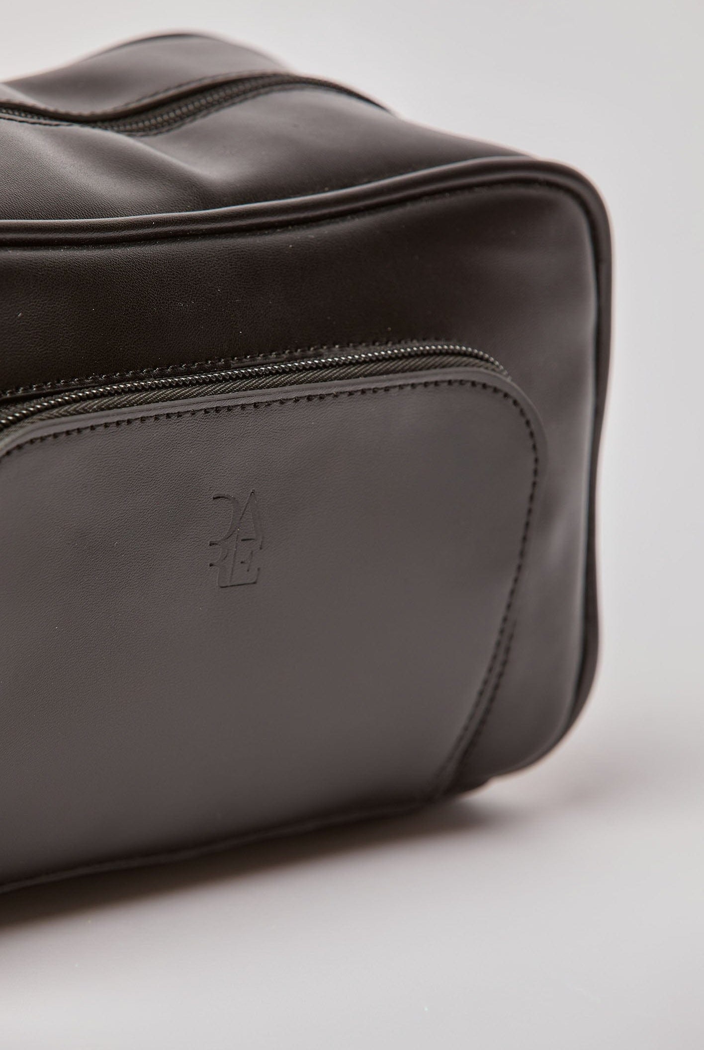 داليدرس حقيبة يد صغيرة سادة رجالي أسود