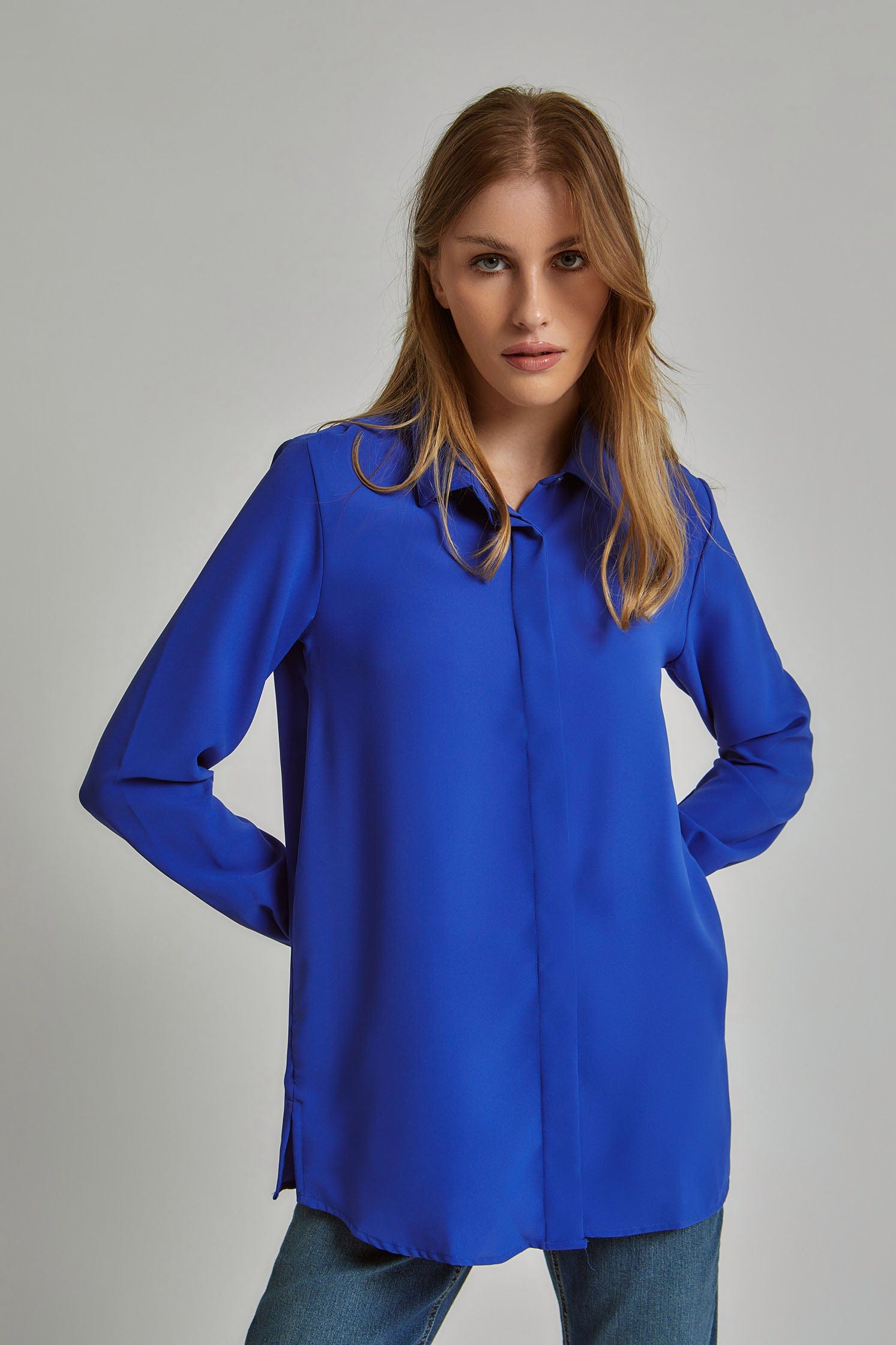 داليدرس بلوزة نسائية سادة بأكمام طويلة