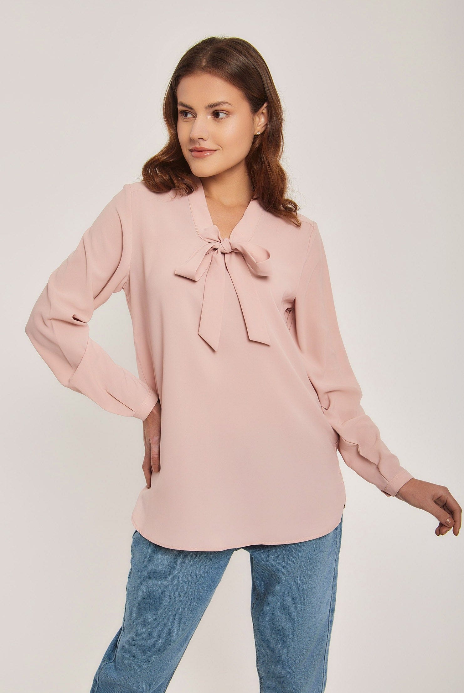 داليدرس بلوزة نسائية سادة بربطة عنق