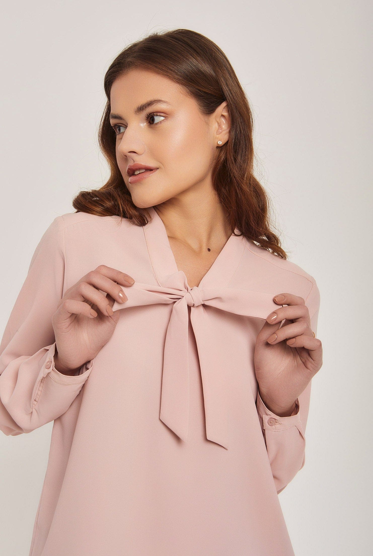 داليدرس بلوزة نسائية سادة بربطة عنق