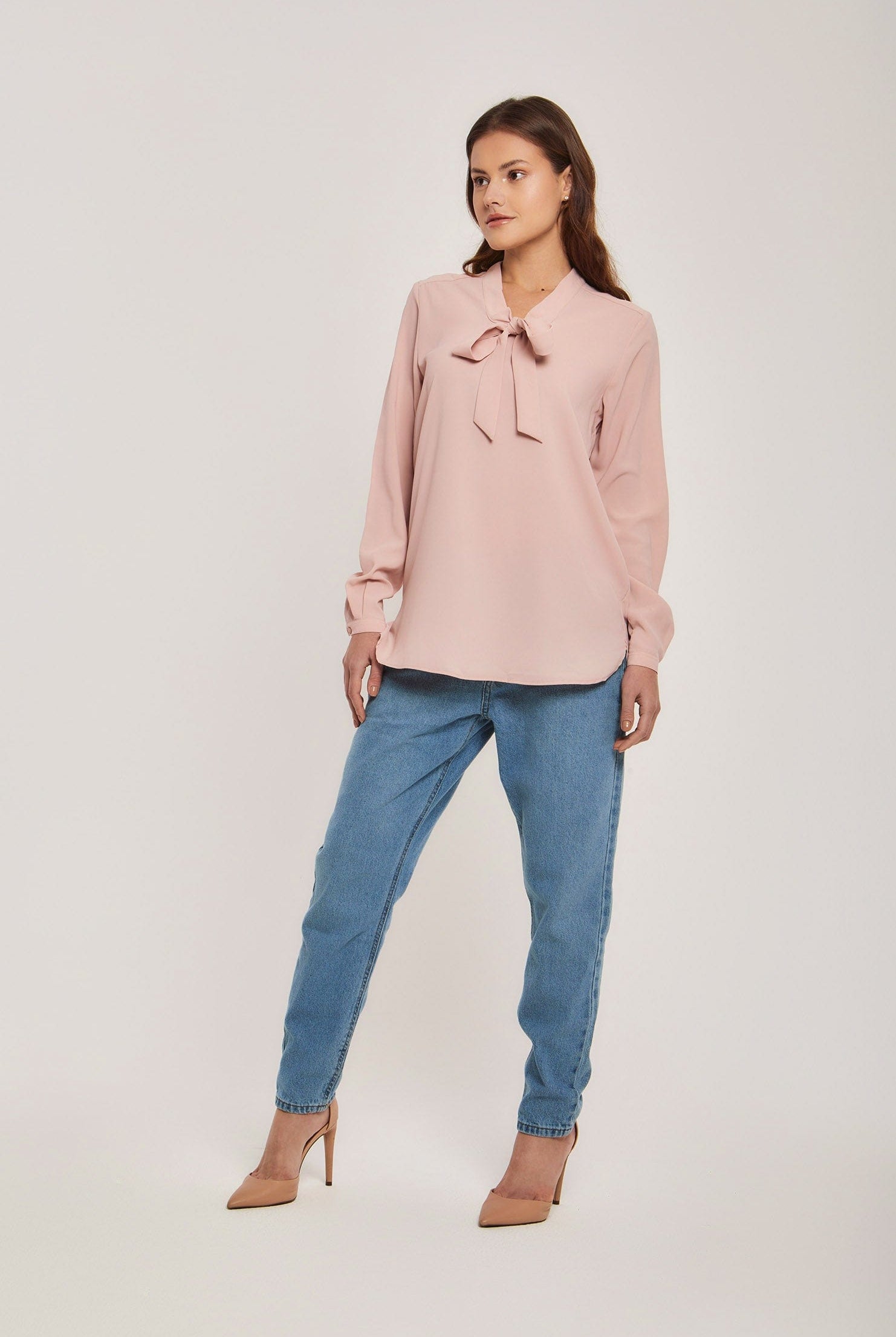 داليدرس بلوزة نسائية سادة بربطة عنق