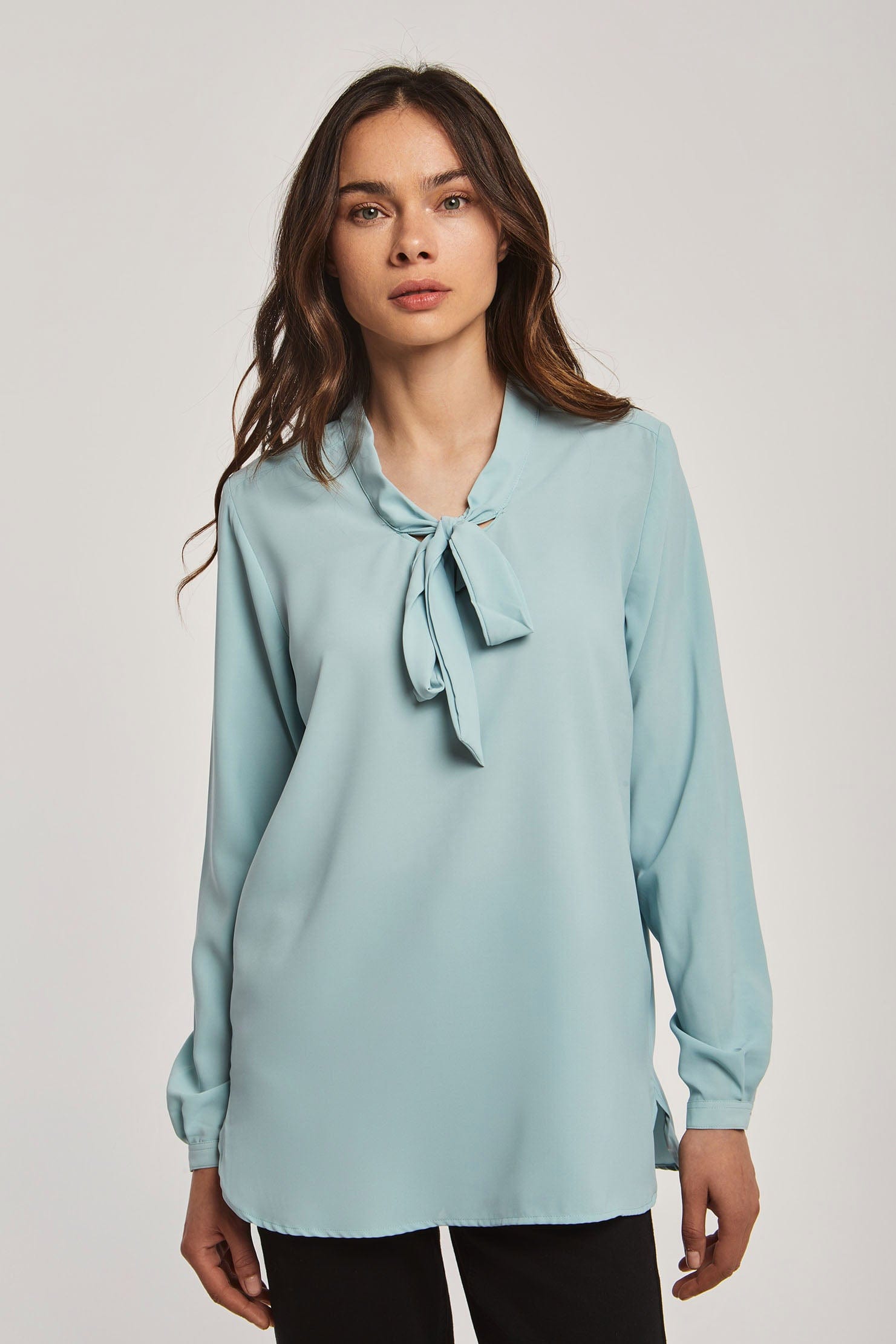 داليدرس بلوزة نسائية سادة بربطة عنق