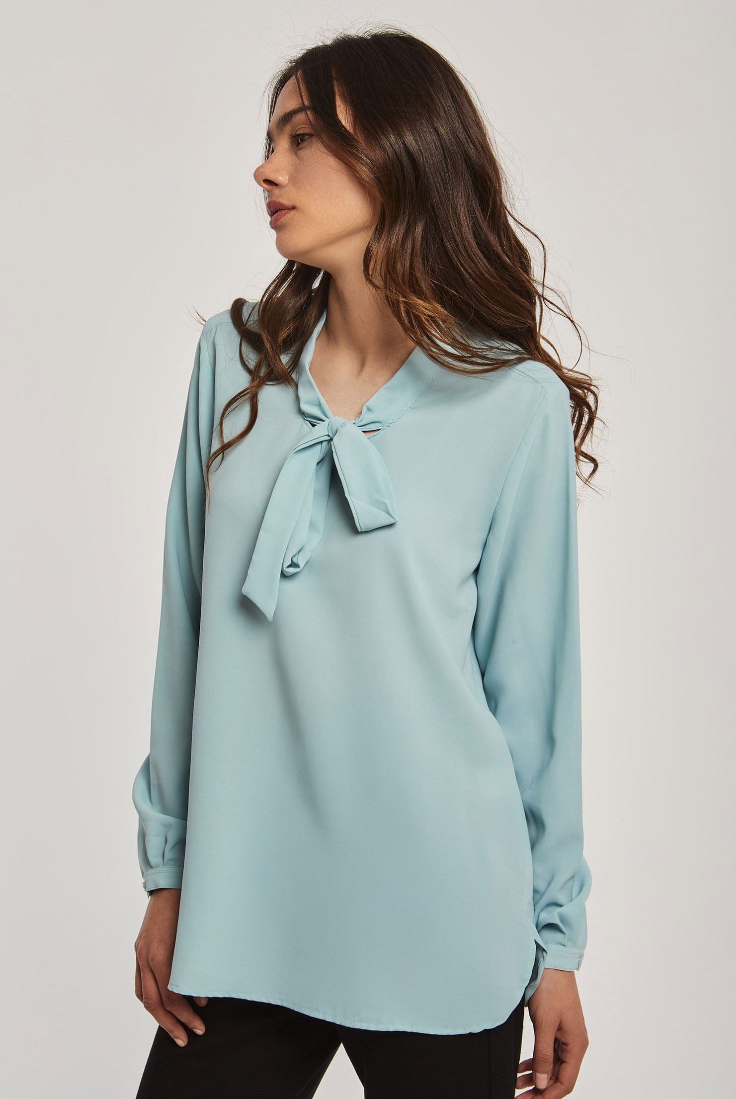 داليدرس بلوزة نسائية سادة بربطة عنق