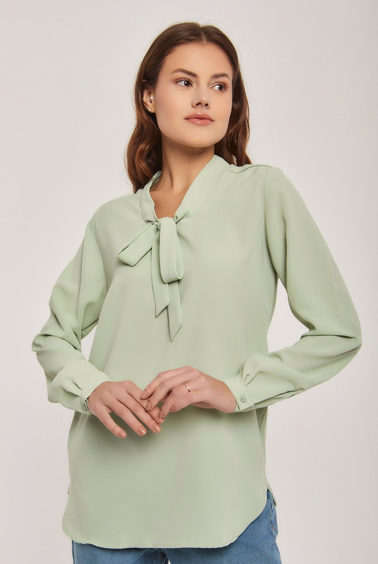 داليدرس بلوزة نسائية سادة بربطة عنق