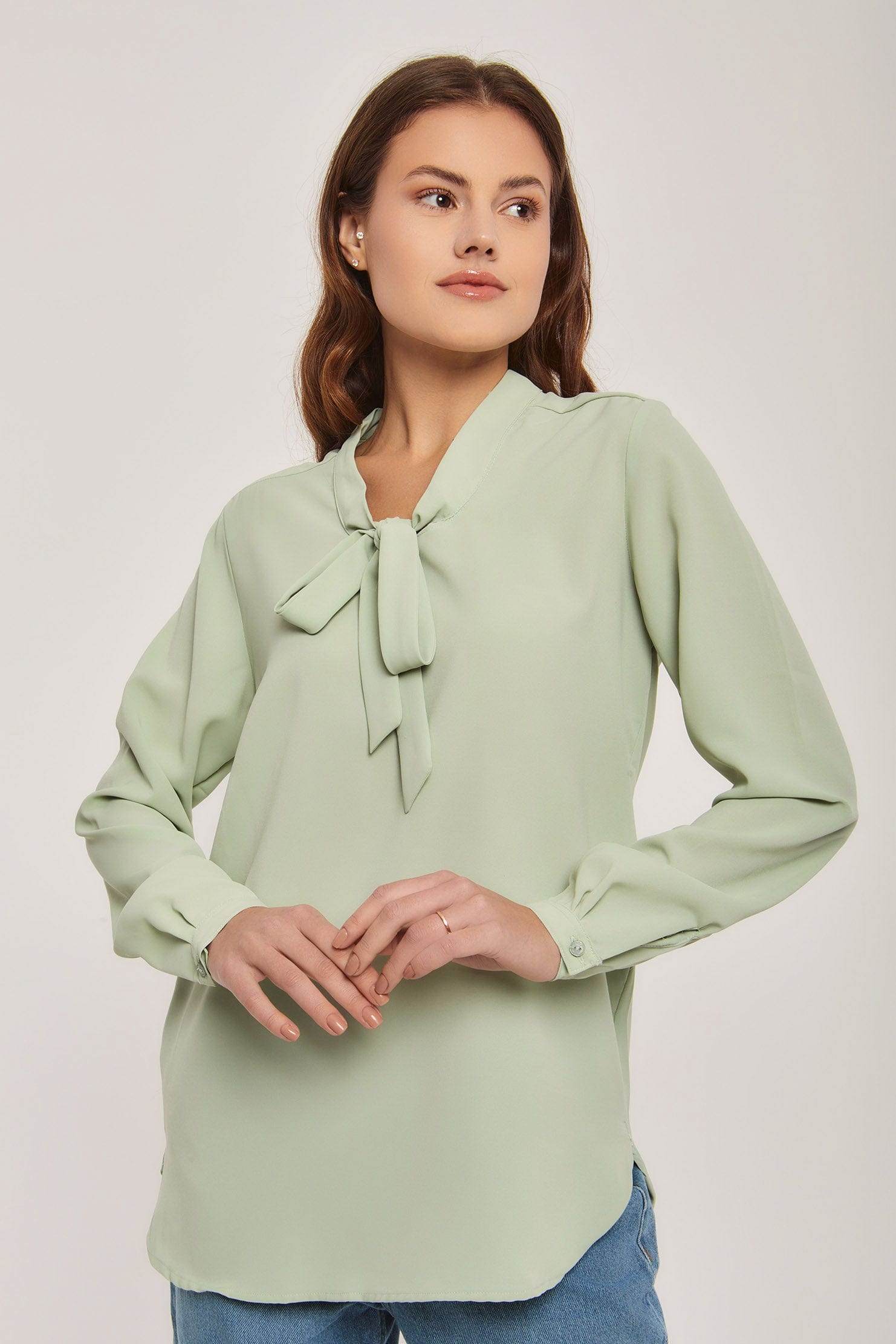 داليدرس بلوزة نسائية سادة بربطة عنق