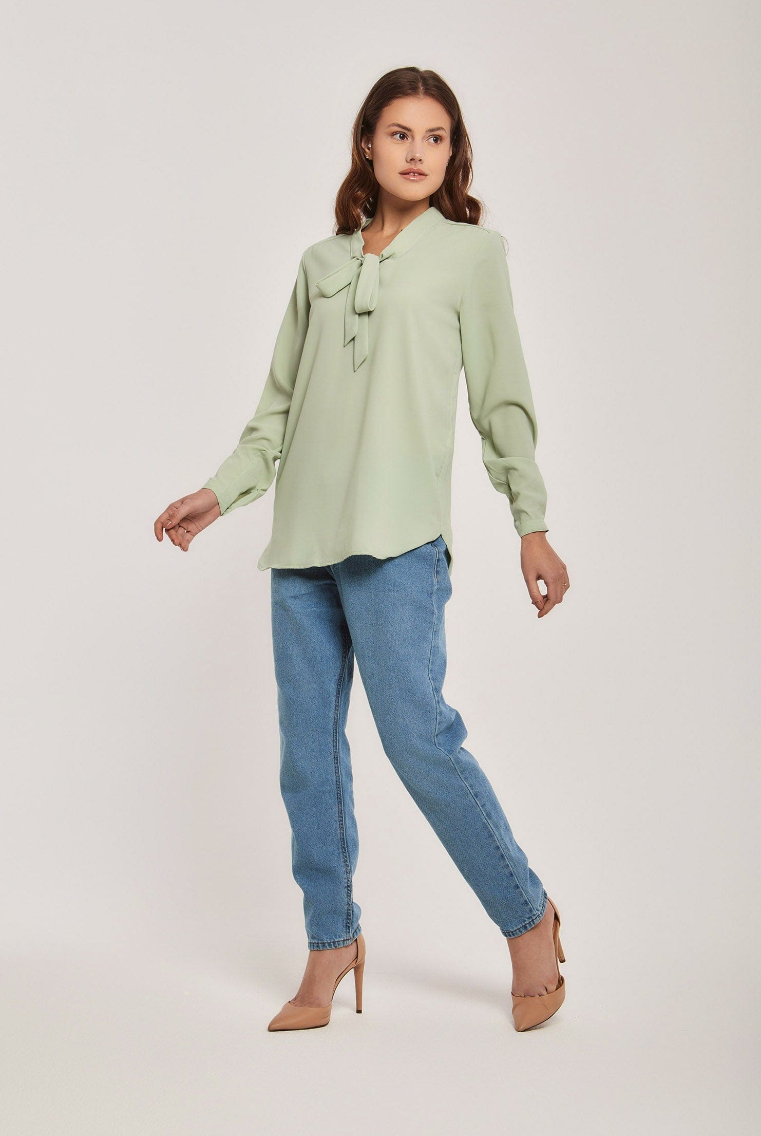 داليدرس بلوزة نسائية سادة بربطة عنق