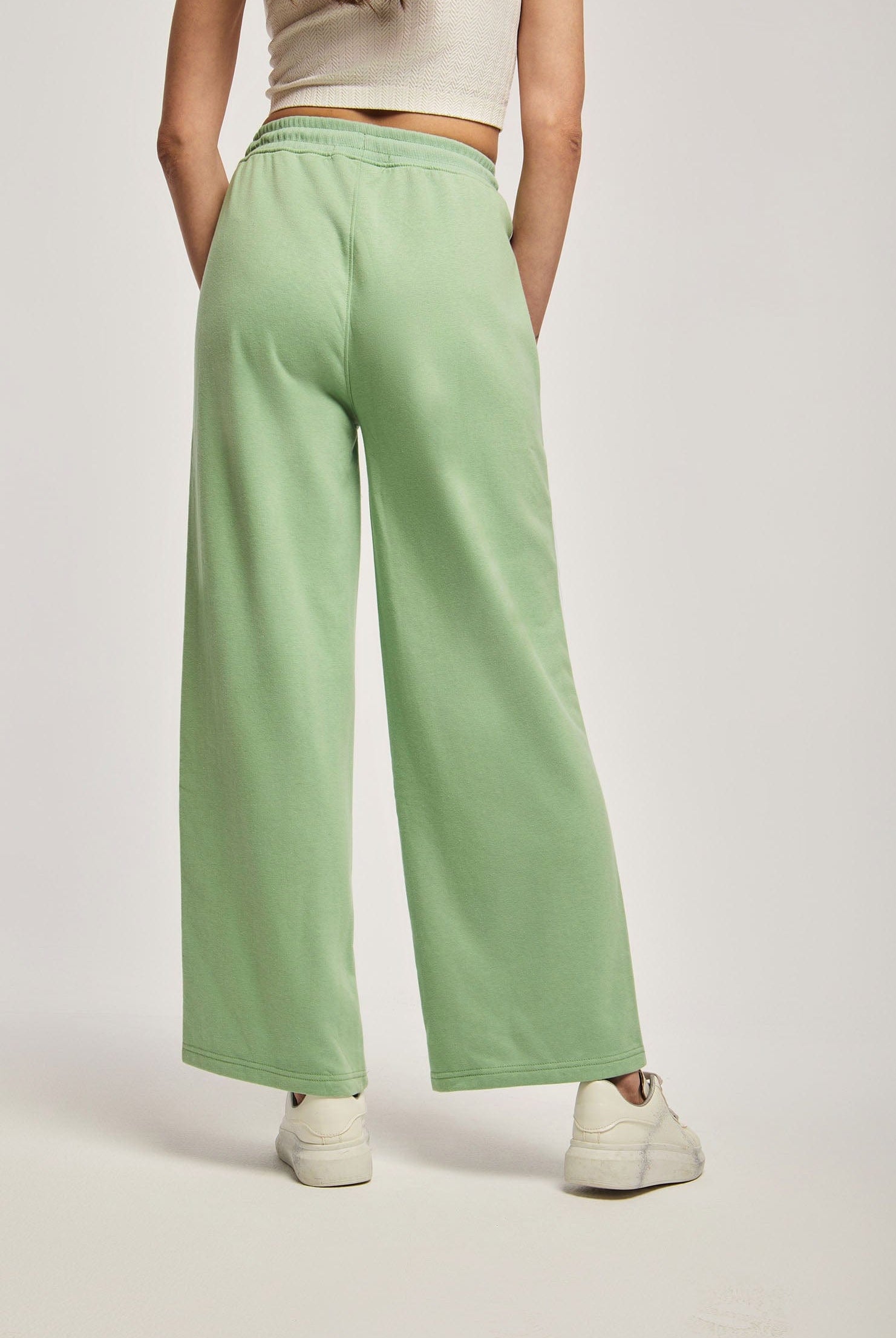 داليدرس بنطال نسائي سادة بخط جانبي أخضر