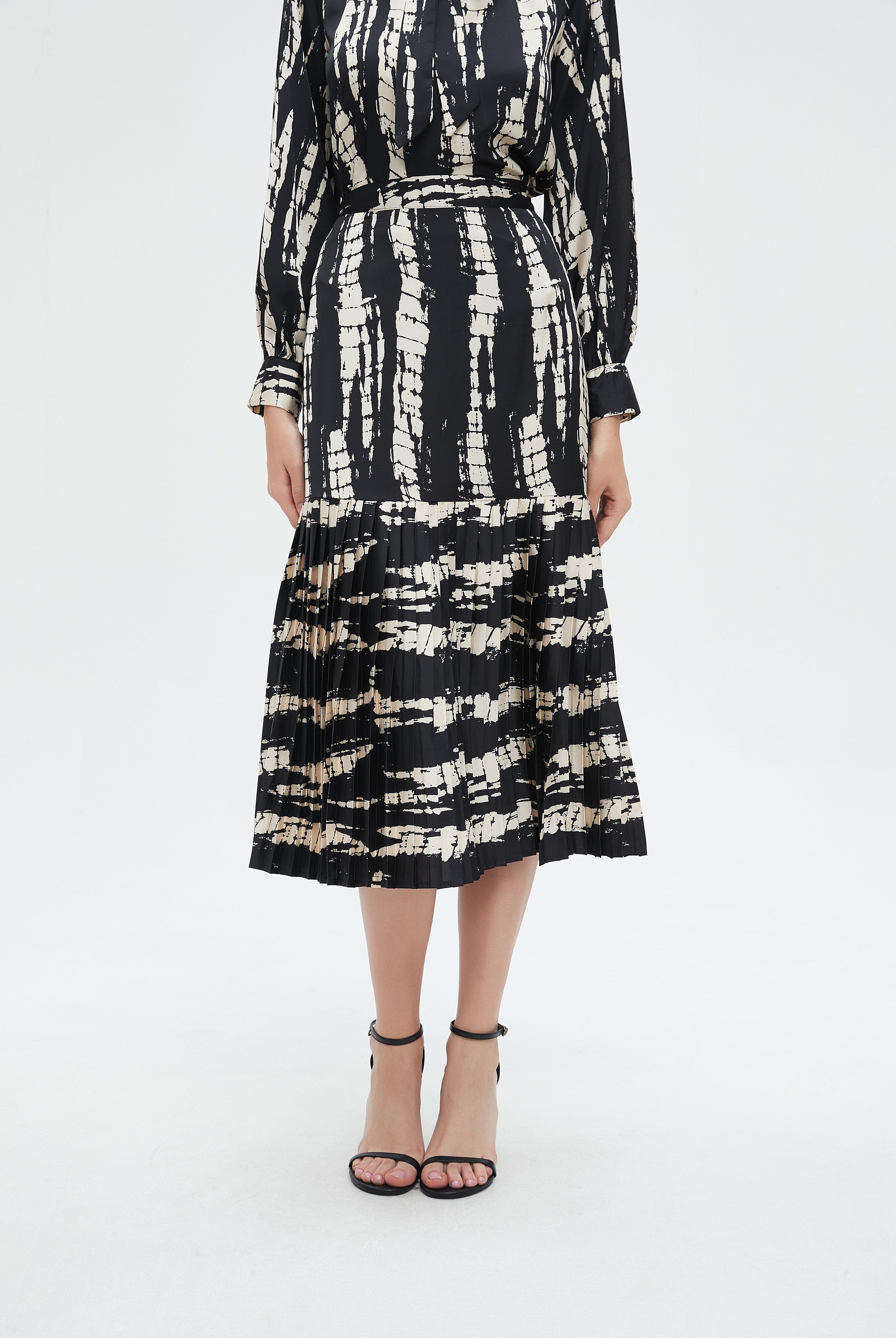 نتشي تنورة نسائية مخططة ميدي بقصة واسعة