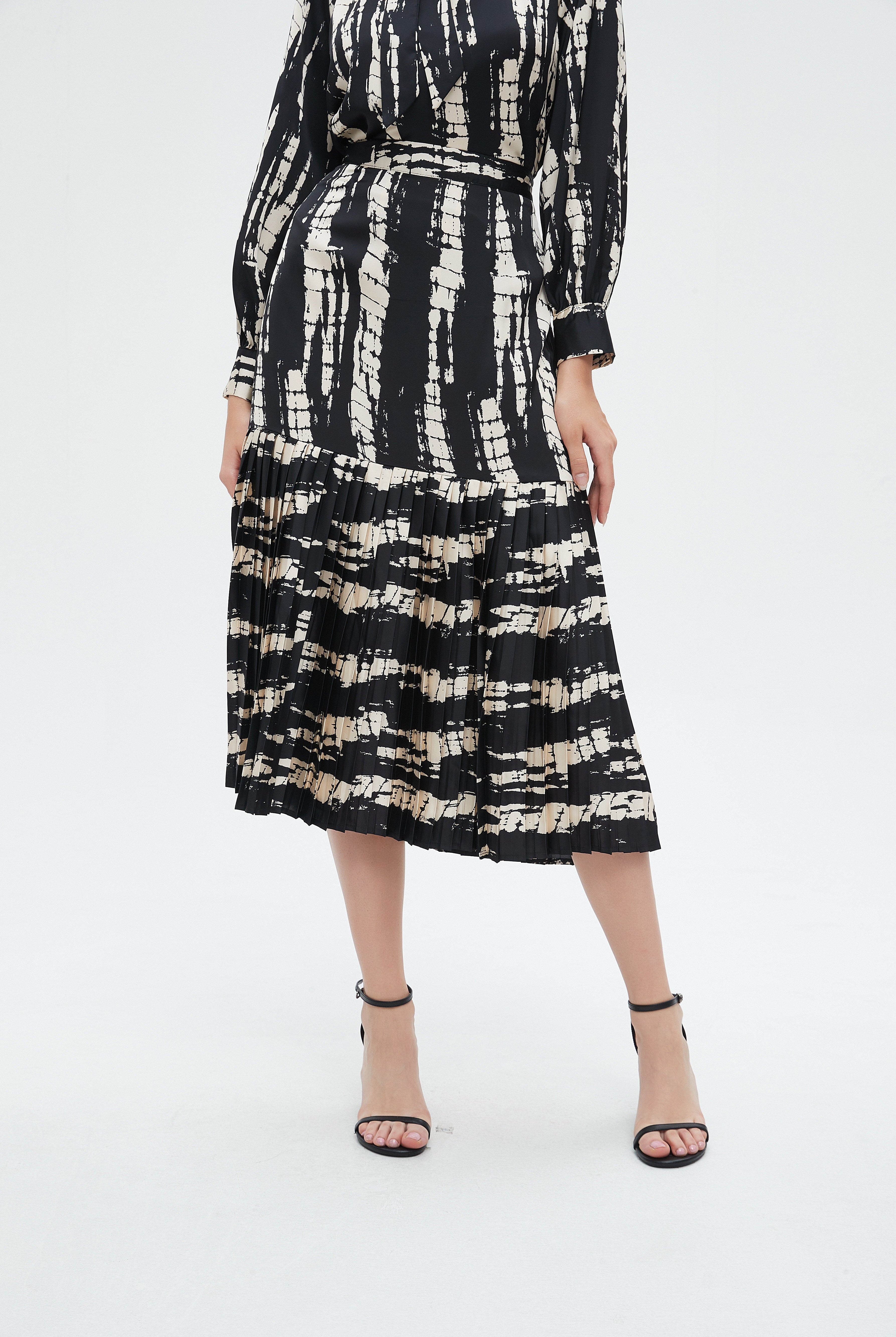 نتشي تنورة نسائية مخططة ميدي بقصة واسعة