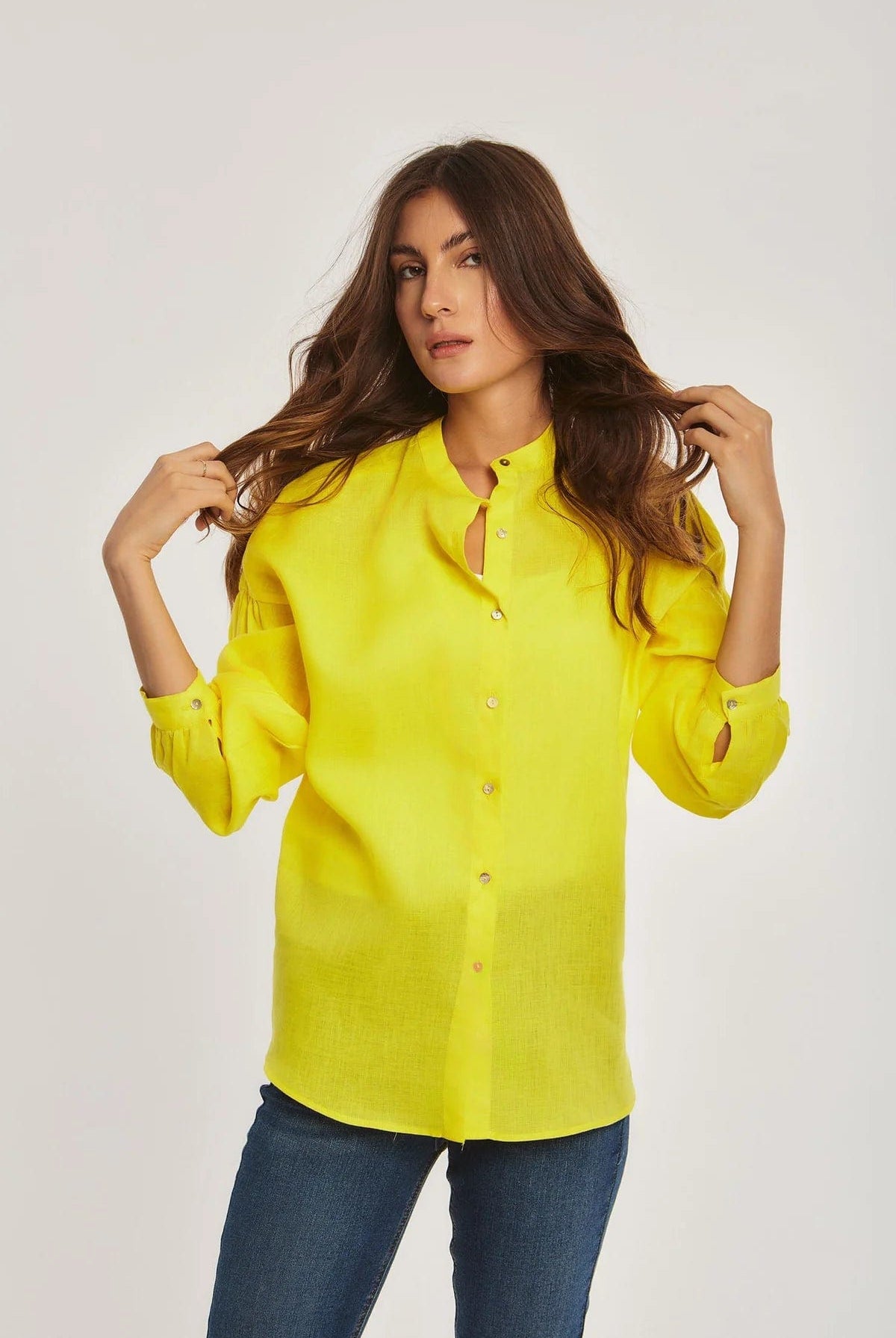 داليدرس بلوزة سادة بأزرار أمامية كم طويل