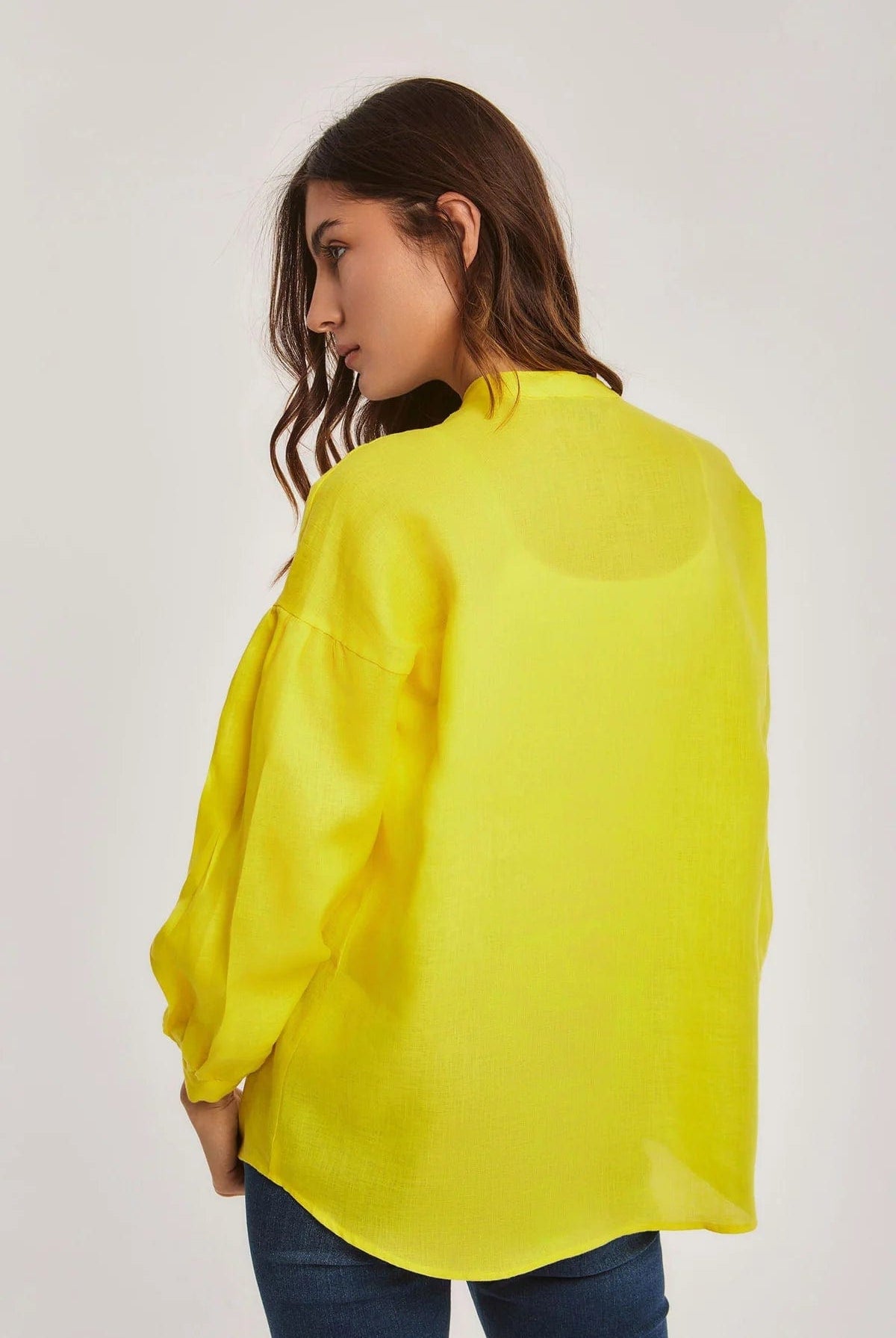 داليدرس بلوزة سادة بأزرار أمامية كم طويل