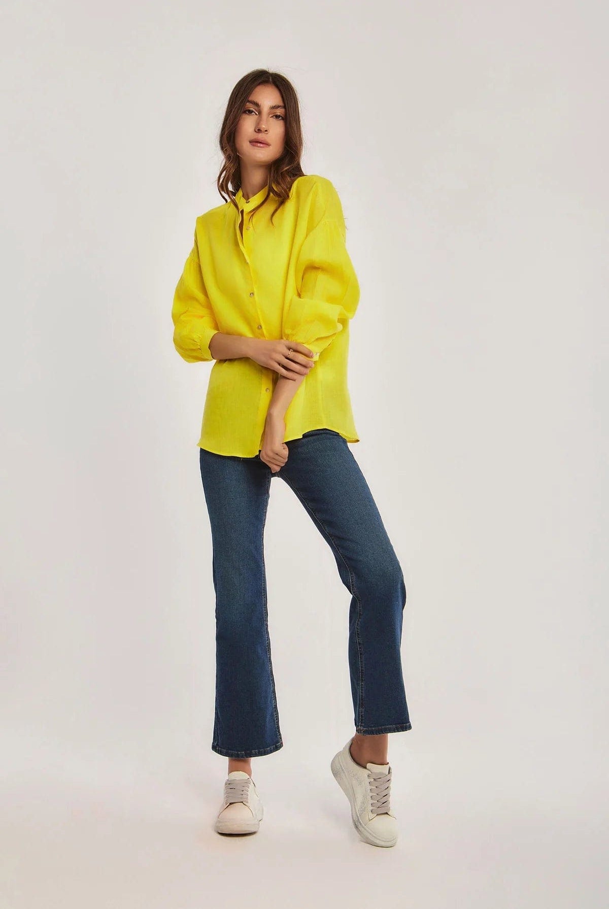 داليدرس بلوزة سادة بأزرار أمامية كم طويل