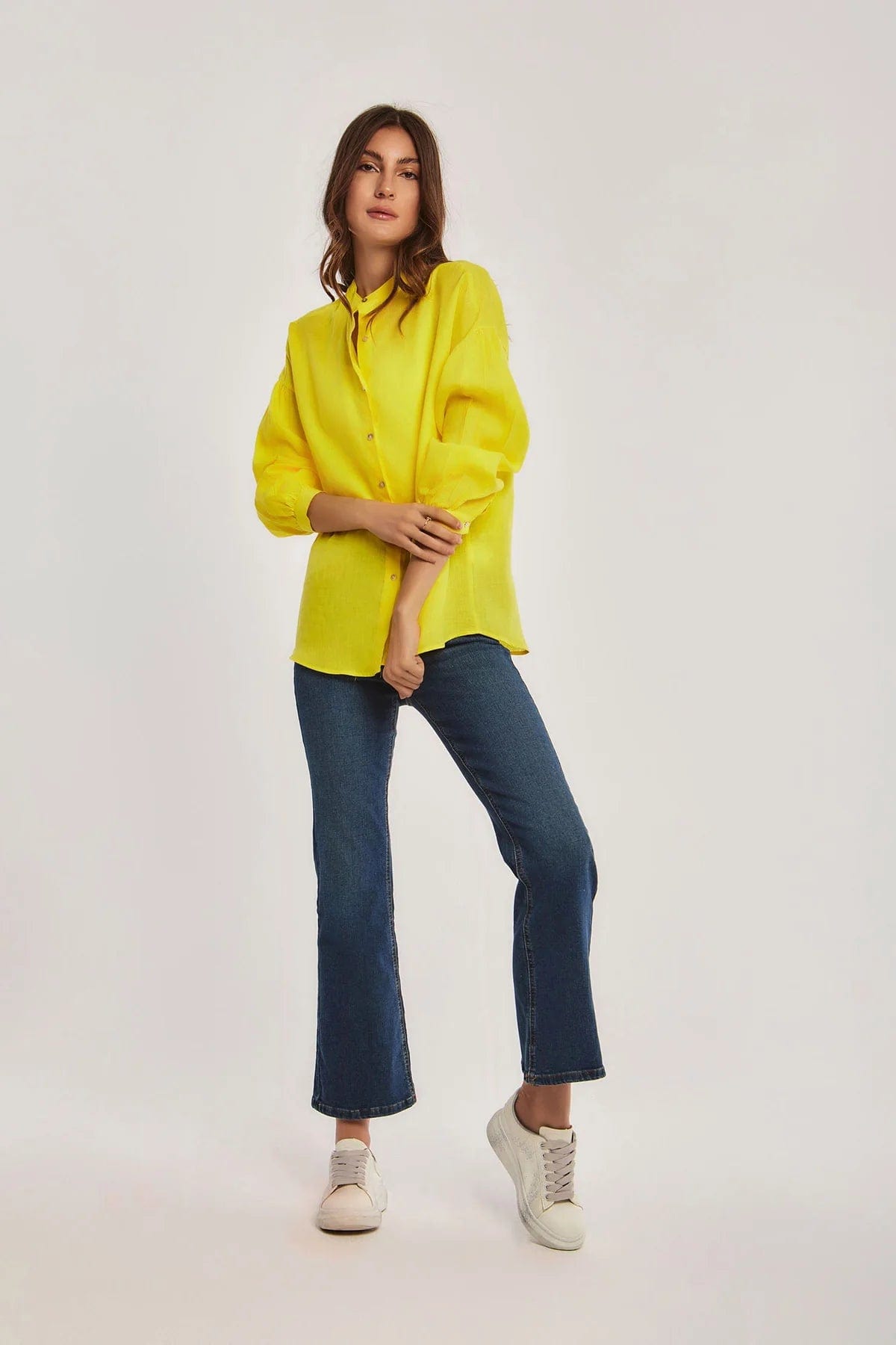 داليدرس بلوزة سادة بأزرار أمامية كم طويل