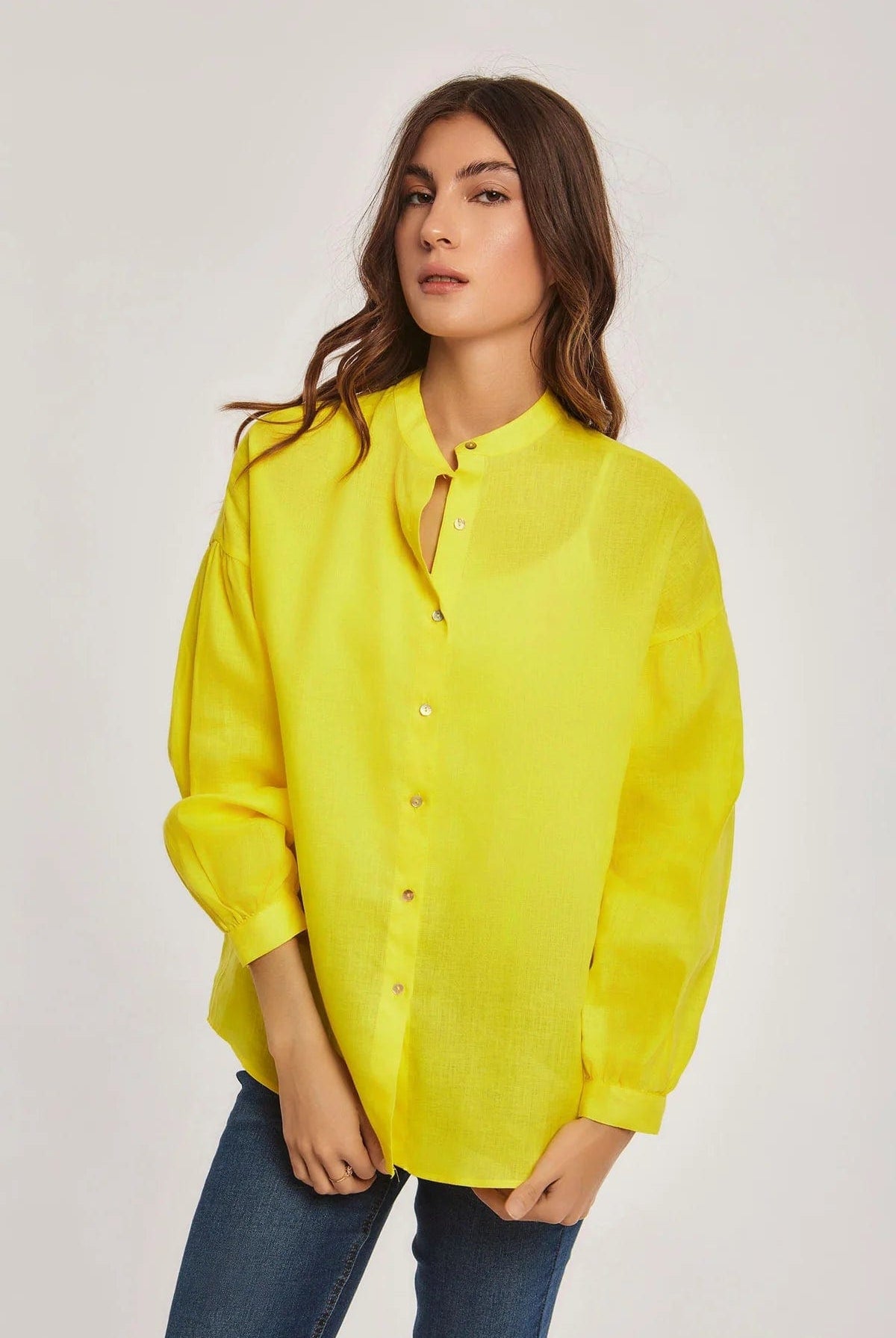 داليدرس بلوزة سادة بأزرار أمامية كم طويل