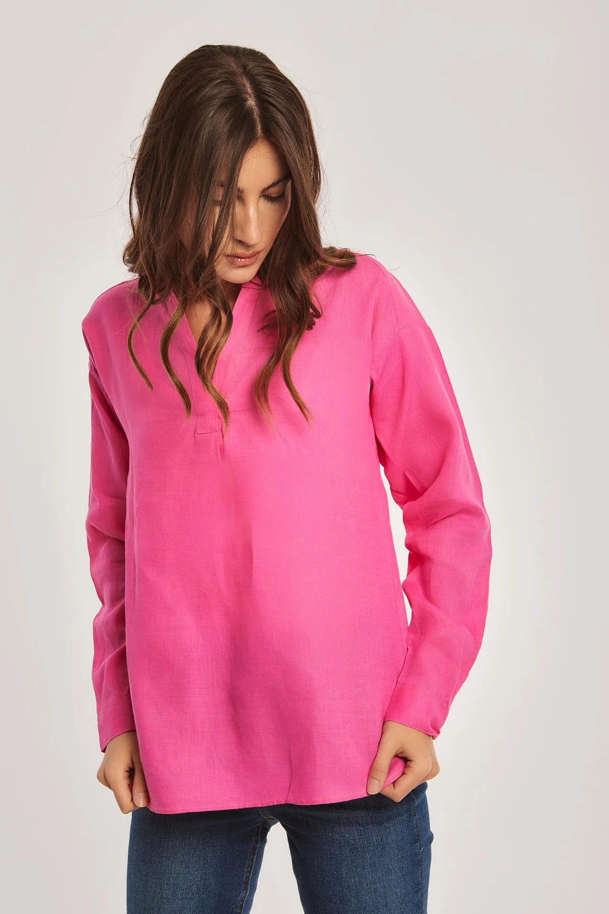 داليدرس بلوزة نسائية سادة بفتحة صدر V