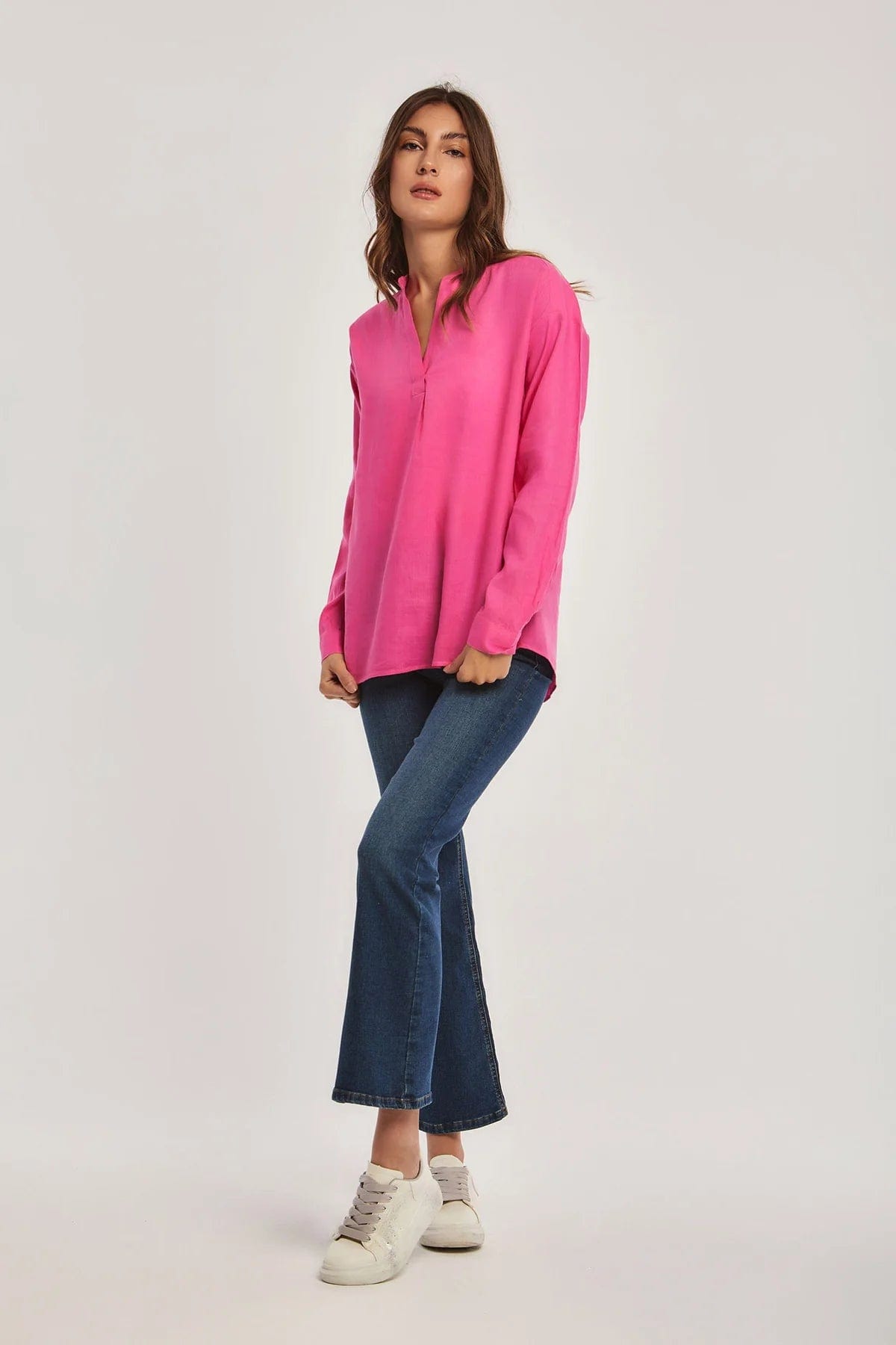 داليدرس بلوزة نسائية سادة بفتحة صدر V