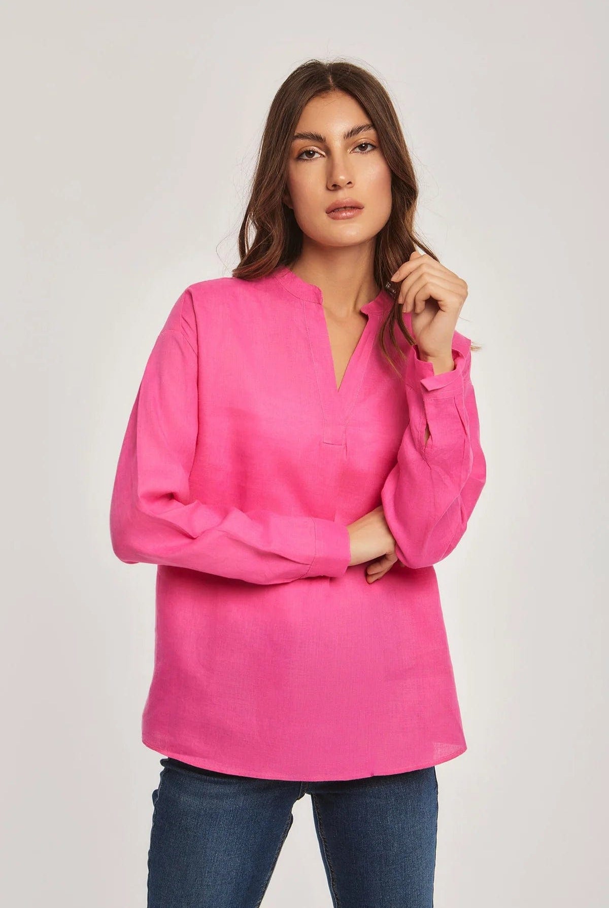 داليدرس بلوزة نسائية سادة بفتحة صدر V