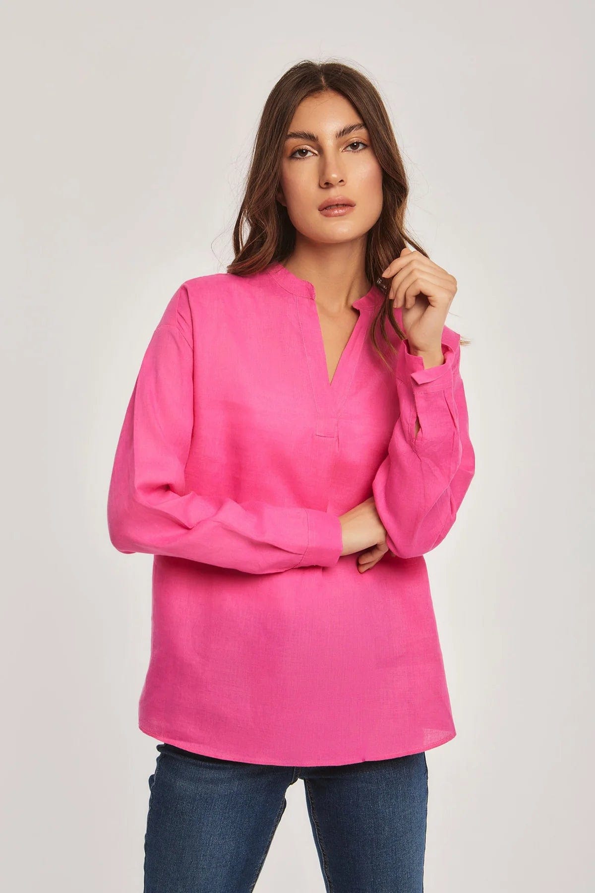 داليدرس بلوزة نسائية سادة بفتحة صدر V