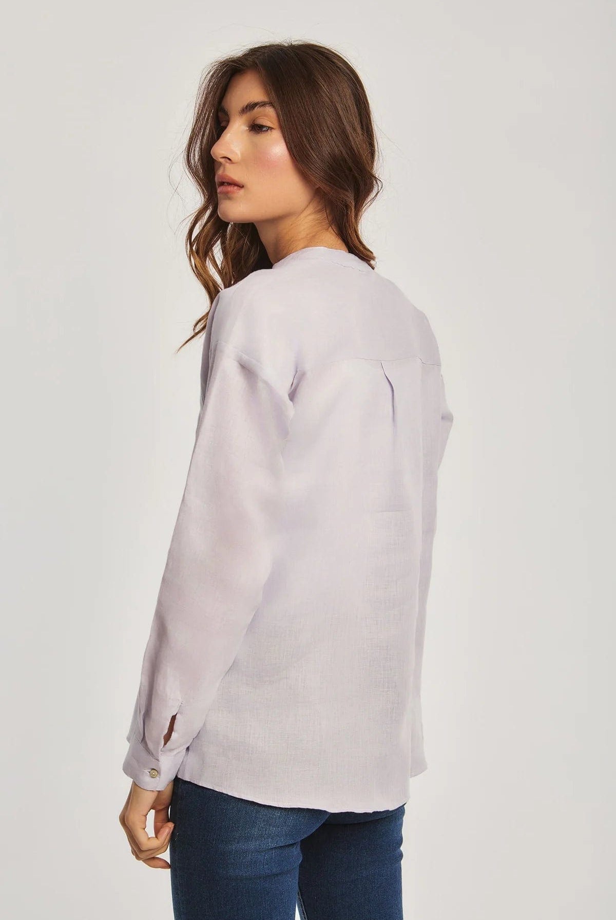 داليدرس بلوزة نسائية سادة بفتحة صدر V