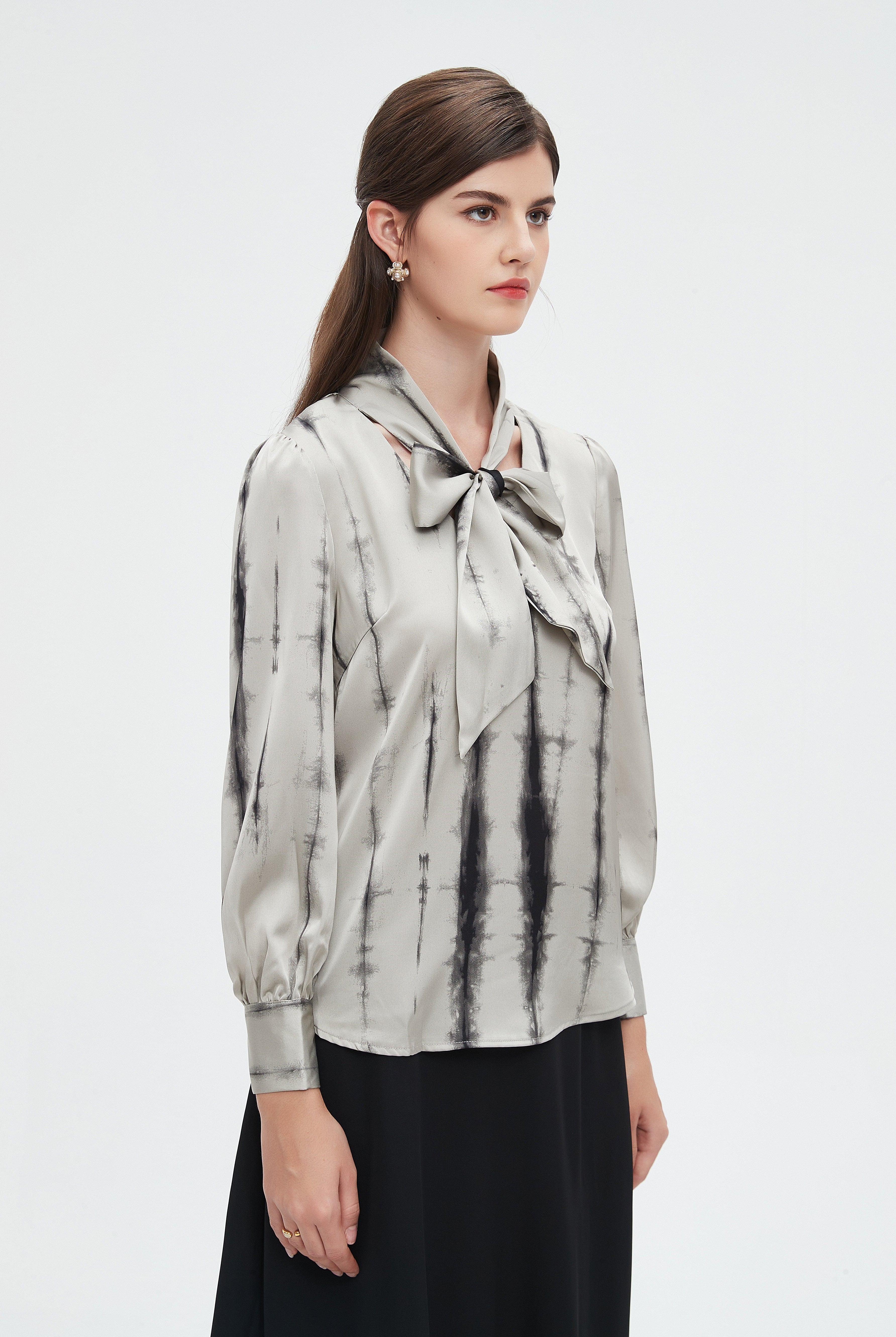 نتشي بلوزة نسائية طويلة منقوشة بأكمام طويلة ورقبة عالية