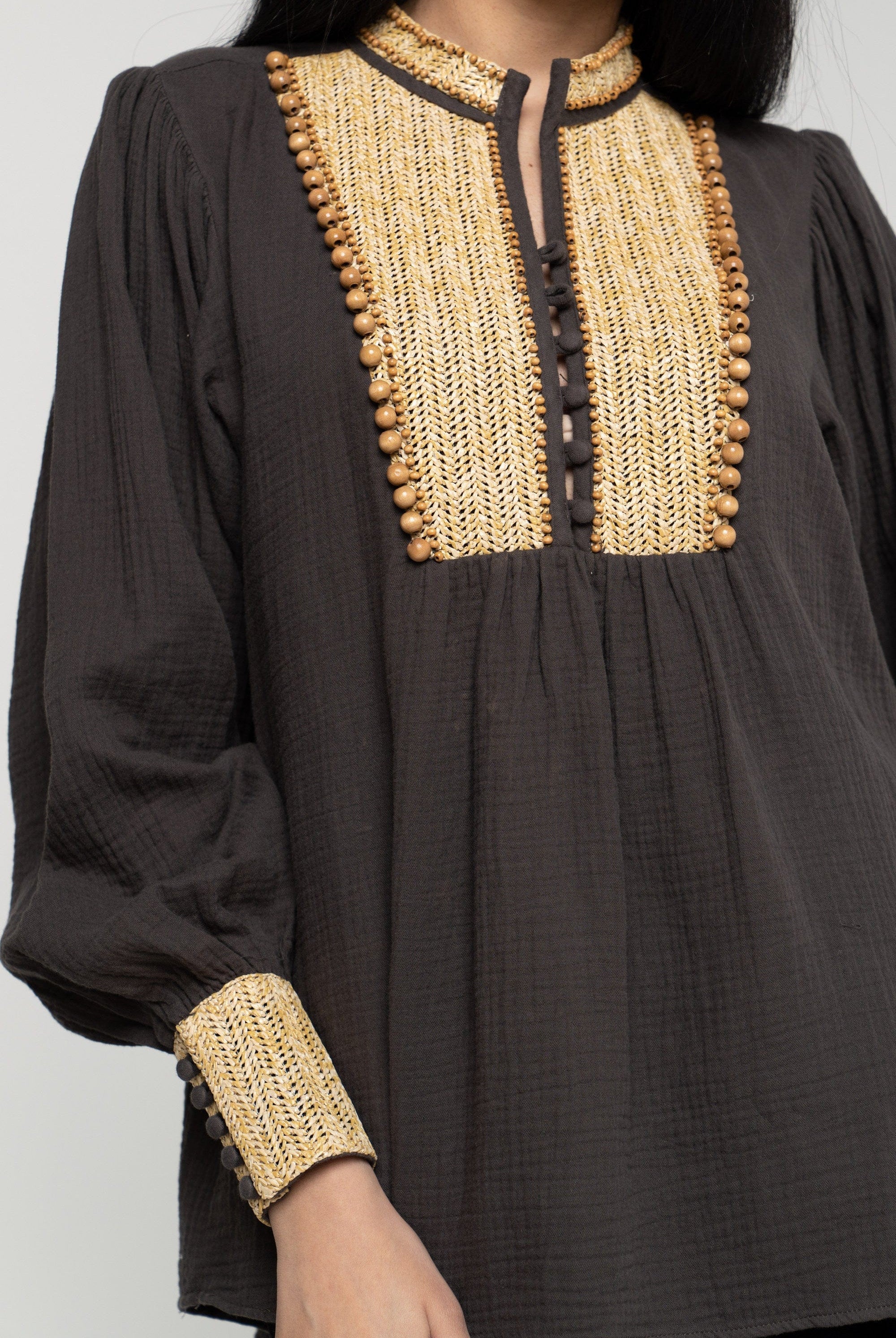 داليدرس بلوزة نسائية بتطريز على الصدر