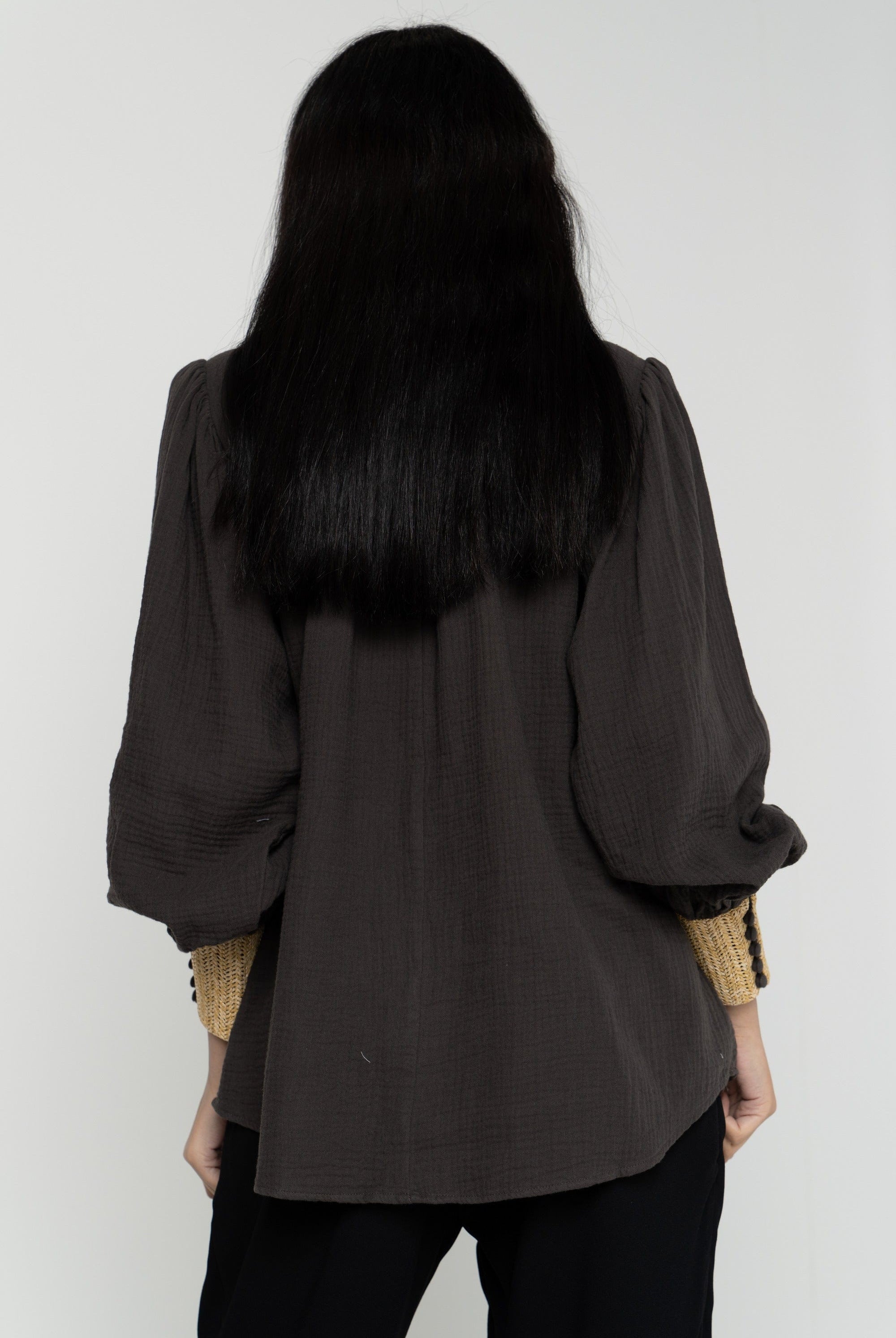 داليدرس بلوزة نسائية بتطريز على الصدر