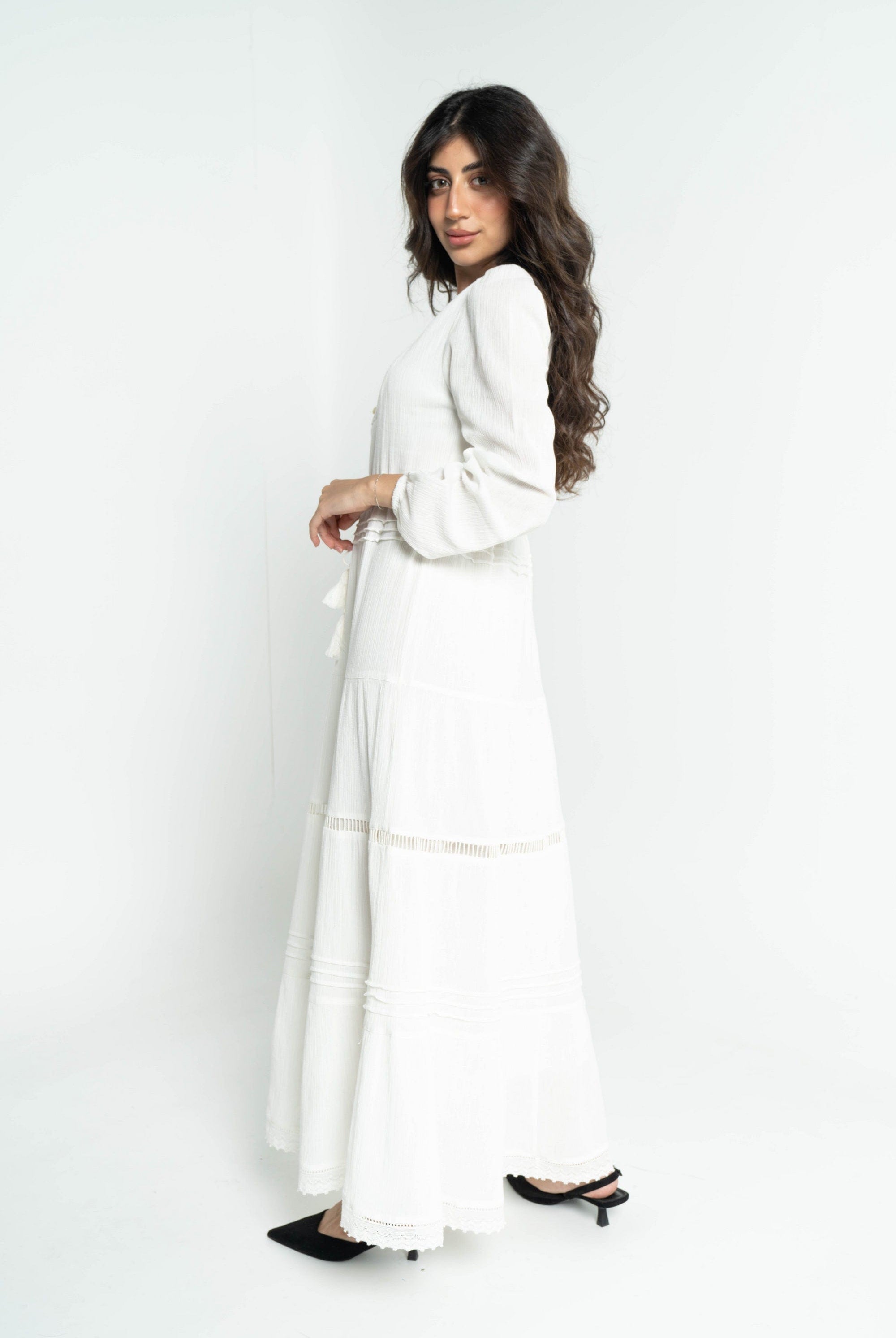 داليدرس فستان نسائي طويل بتطريز على الصدر أوف وايت